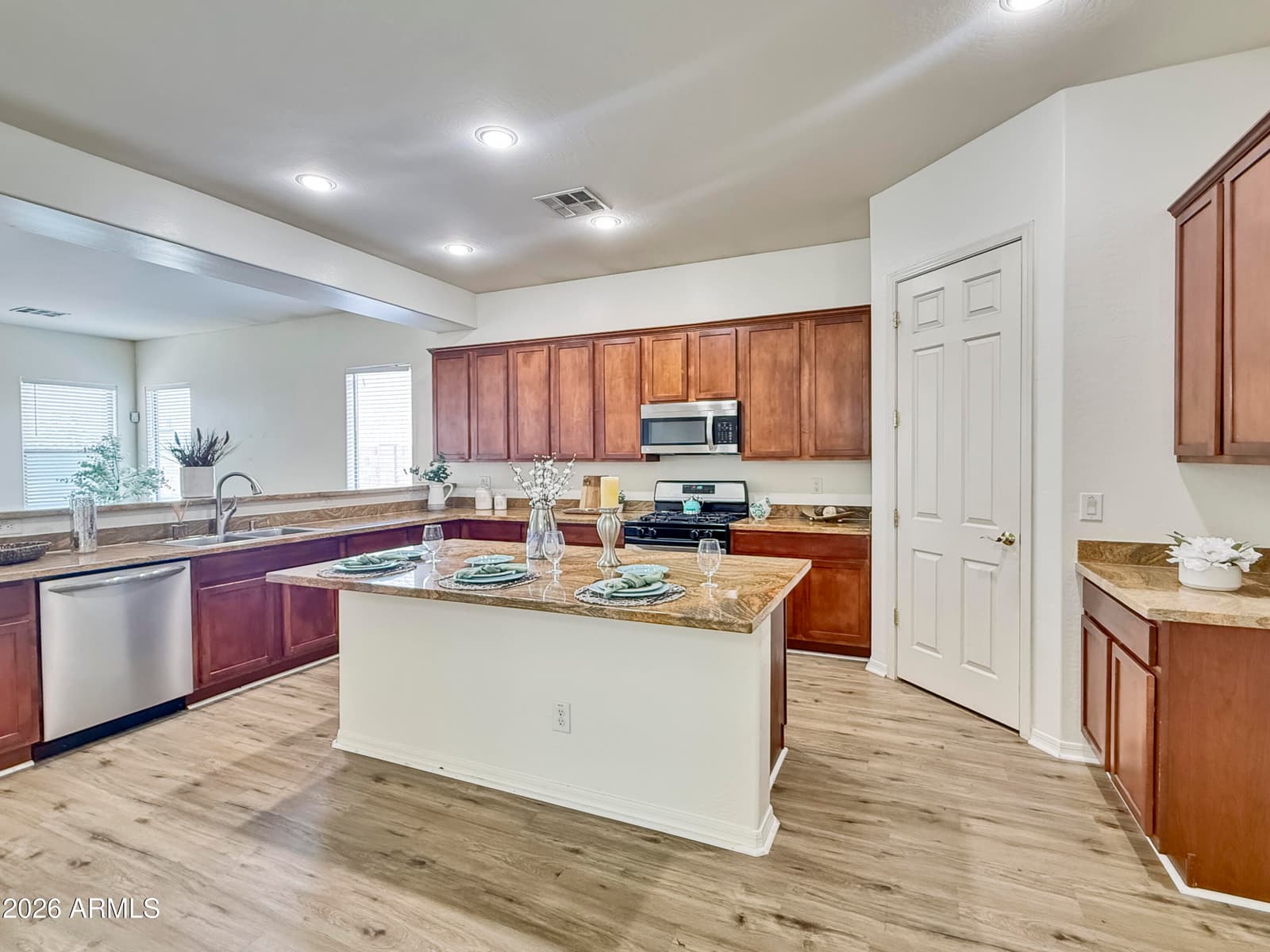 5634 N 82ND Avenue, Glendale, AZ 85303 — photo 8 of 23