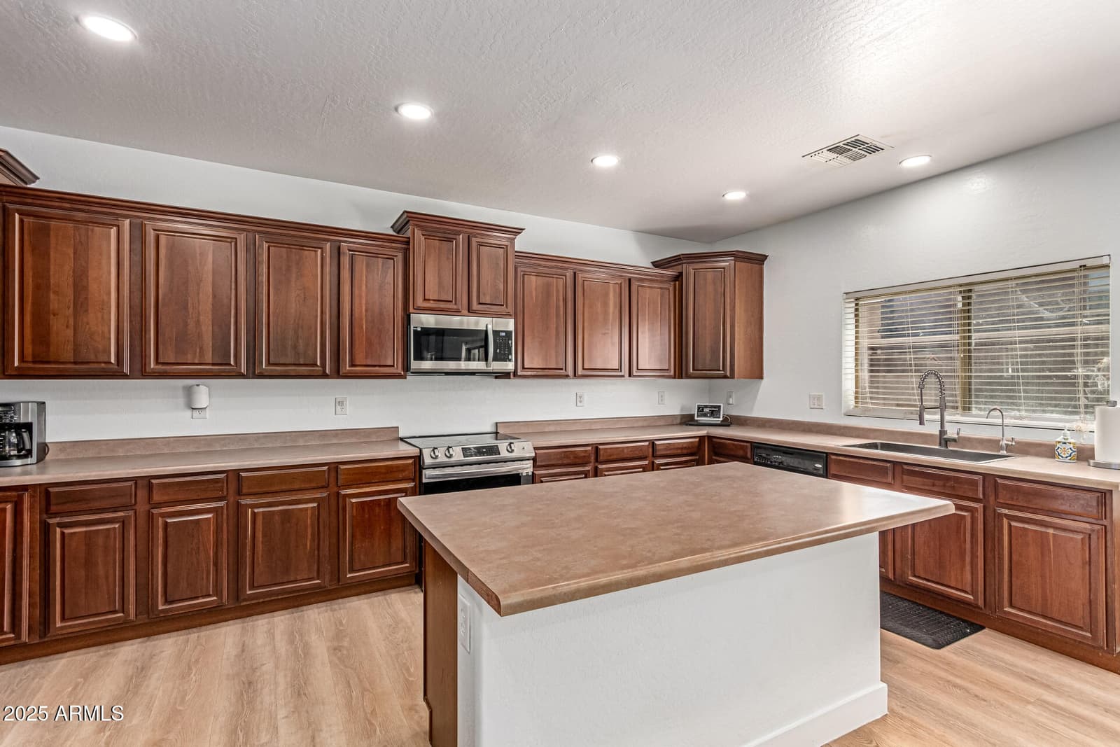 43501 W BLAZEN Trail, Maricopa, AZ 85138 — photo 15 of 60