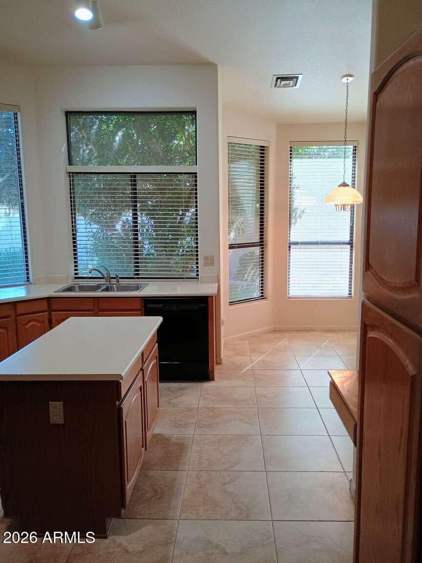 9625 S FOREST Avenue, Tempe, AZ 85284 — photo 12 of 70