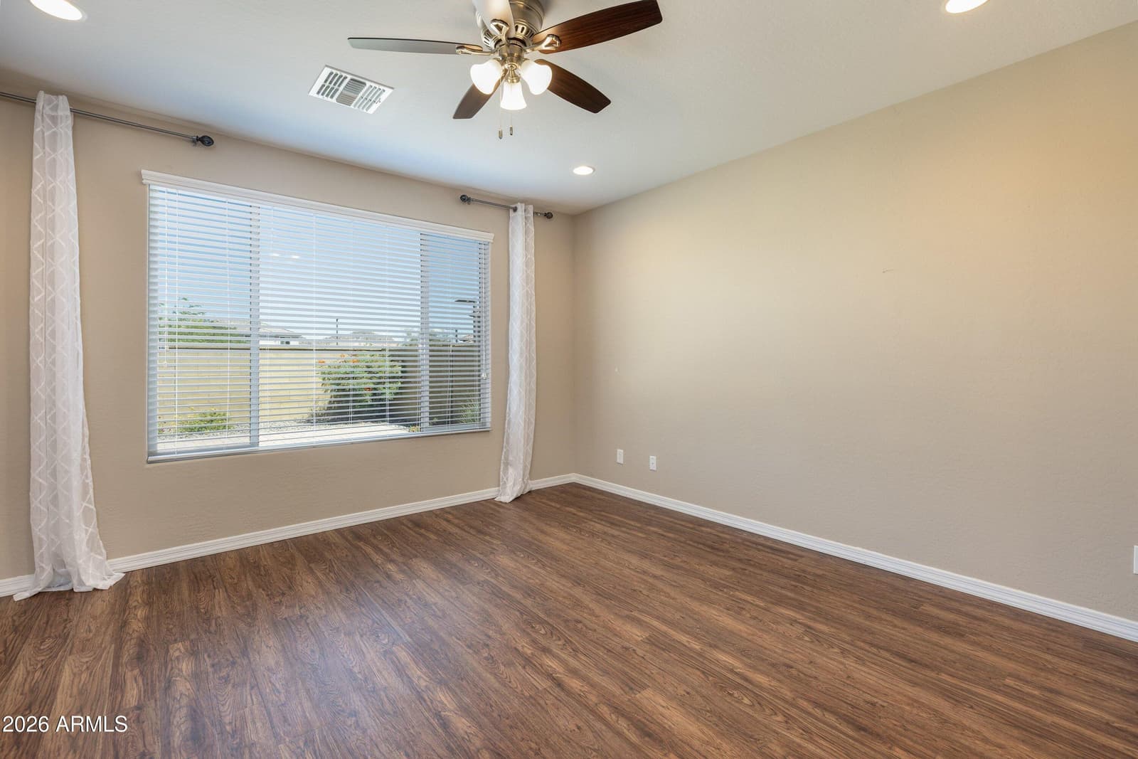 6516 W MADRE DEL ORO Drive, Phoenix, AZ 85083 — photo 16 of 43