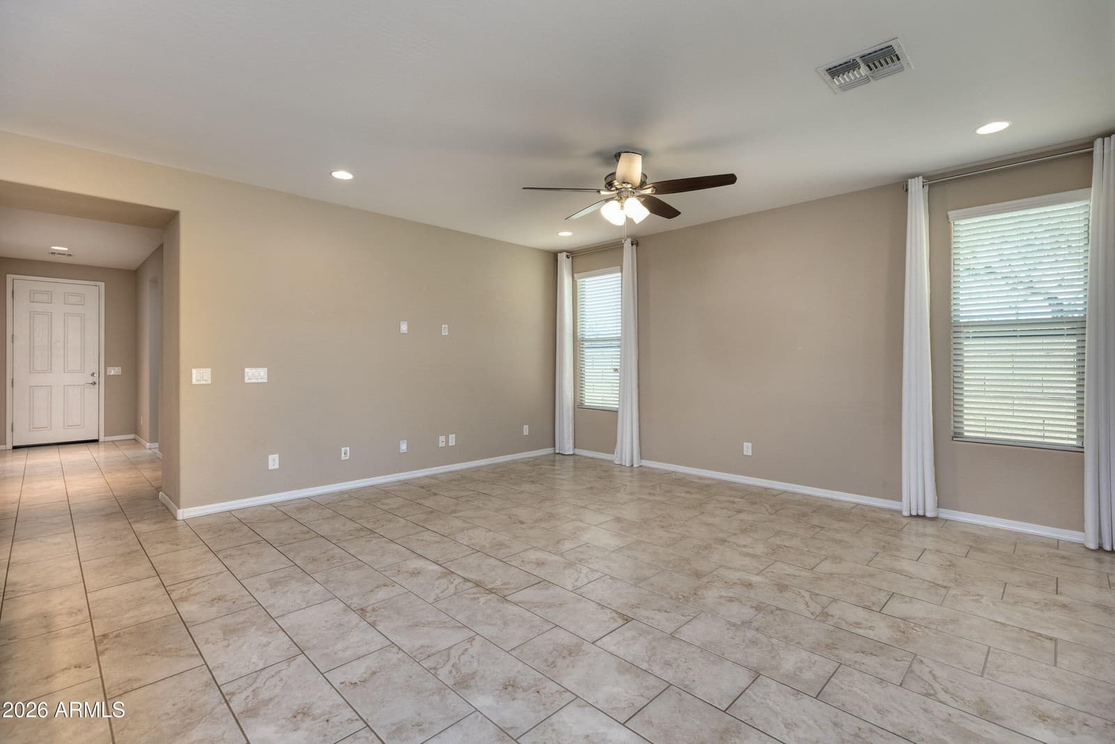 6516 W MADRE DEL ORO Drive, Phoenix, AZ 85083 — photo 10 of 43