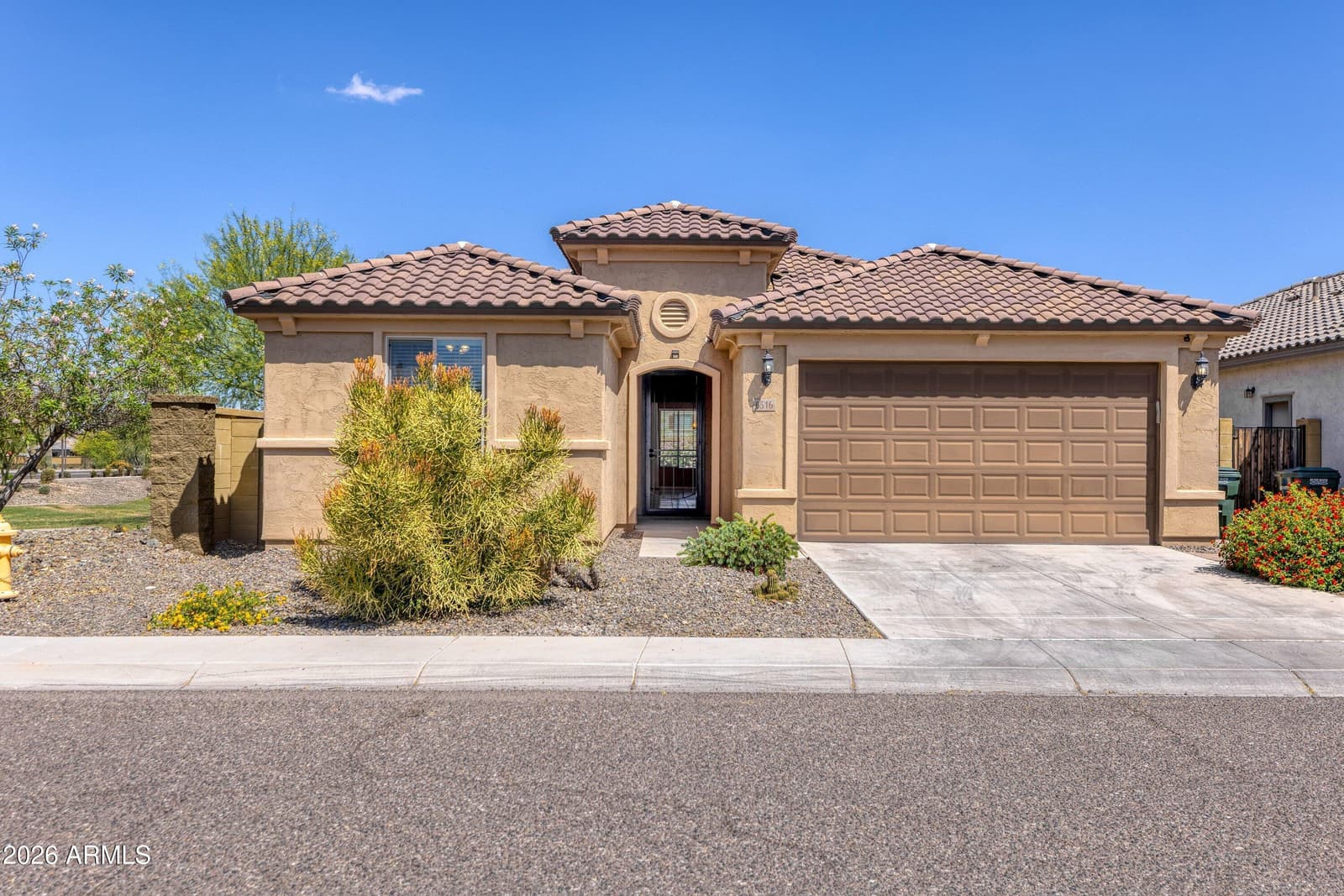6516 W MADRE DEL ORO Drive, Phoenix, AZ 85083 — photo 3 of 43
