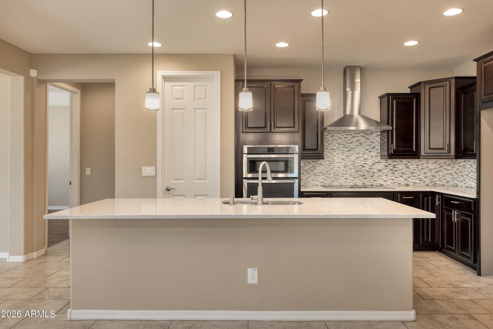 6516 W MADRE DEL ORO Drive, Phoenix, AZ 85083 — photo 8 of 43
