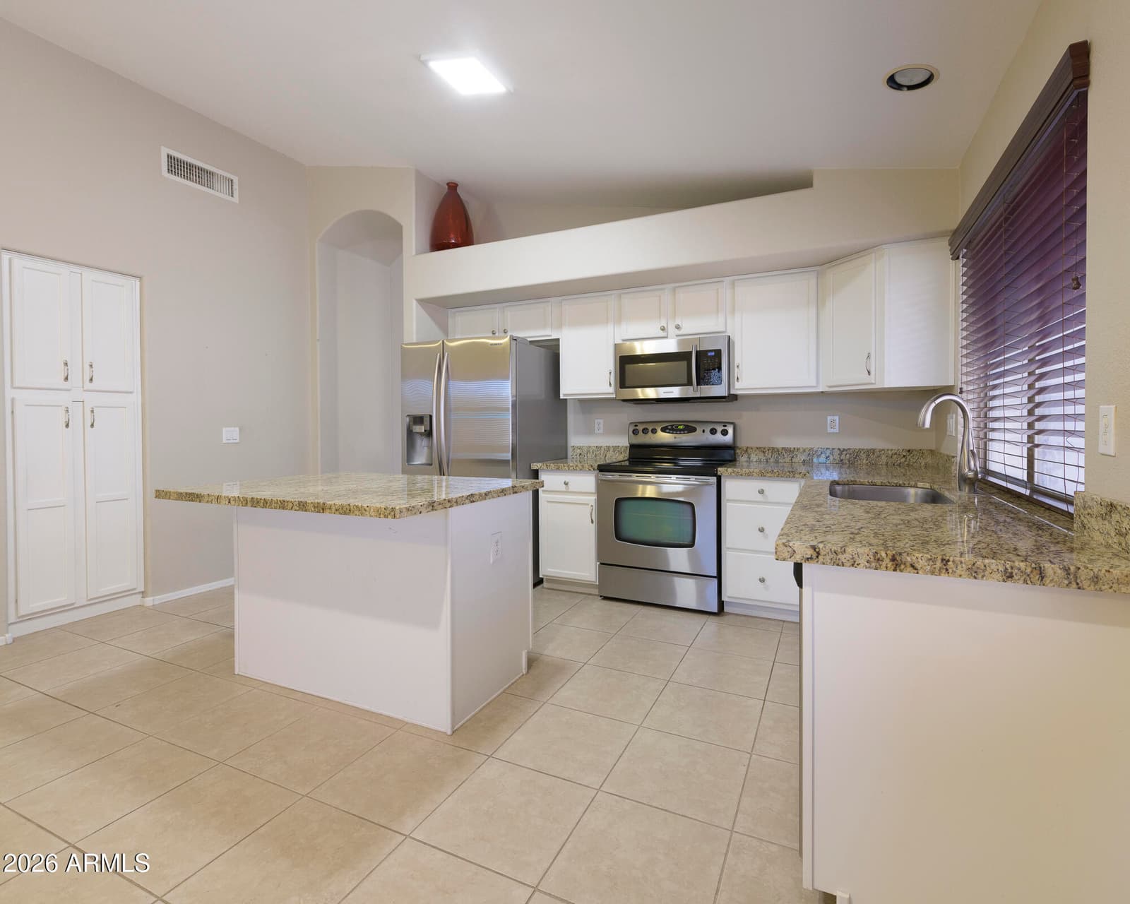 547 E CATHY Drive, Gilbert, AZ 85296 — photo 7 of 24