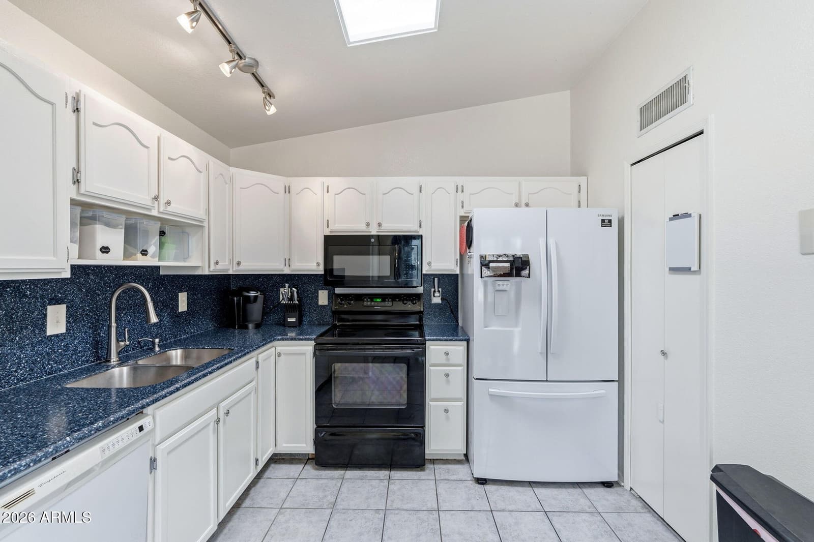 5247 DESERT SHADOWS Drive, Sierra Vista, AZ 85635 — photo 15 of 35