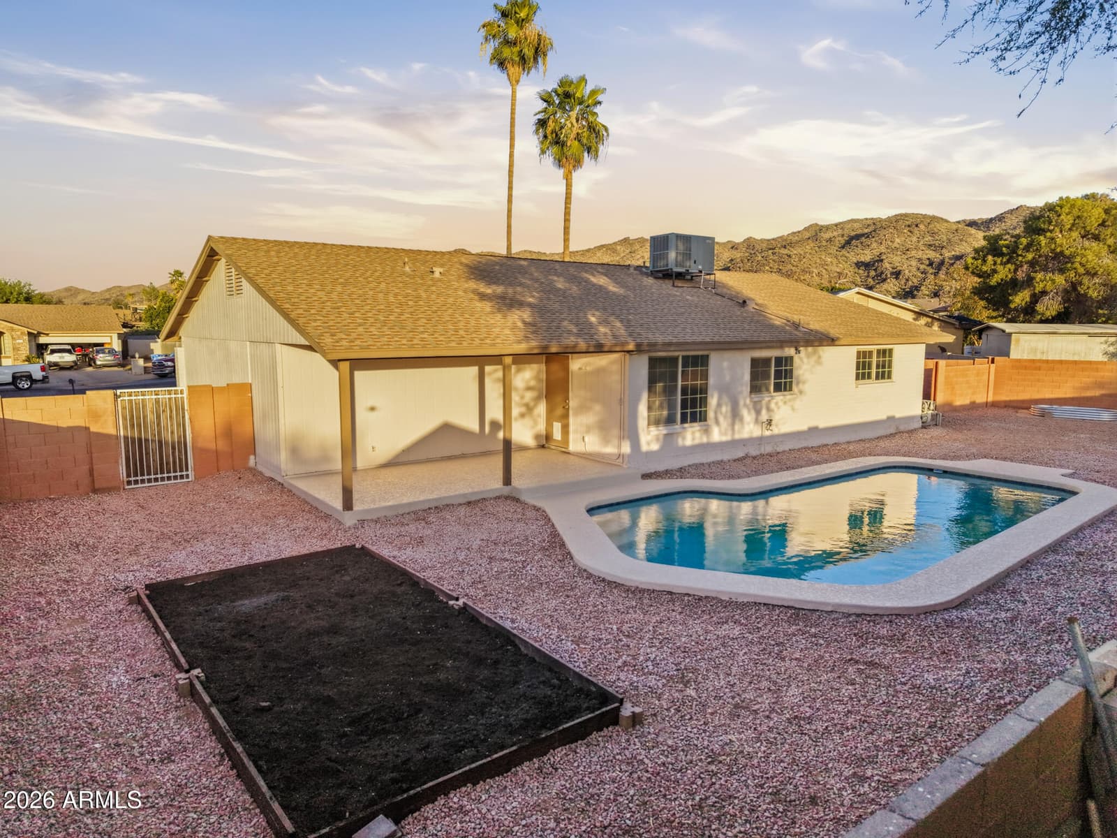 8628 S 14TH Place, Phoenix, AZ 85042 — photo 4 of 32