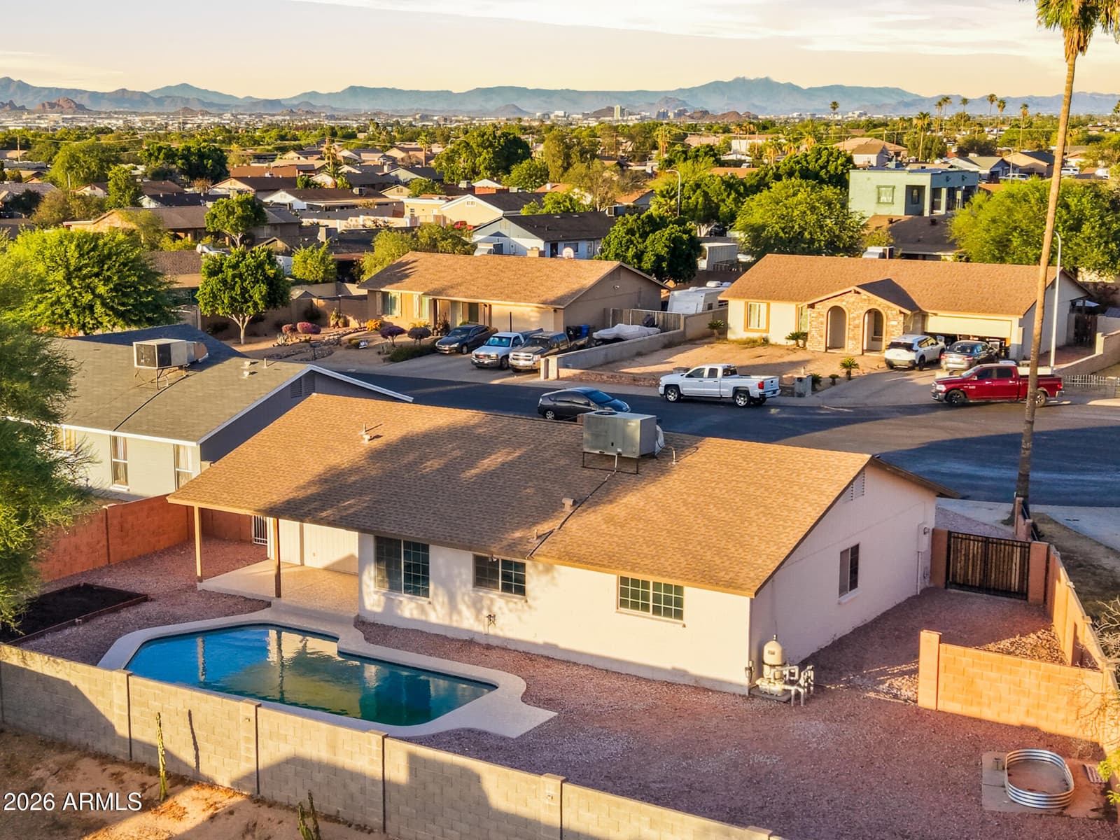 8628 S 14TH Place, Phoenix, AZ 85042 — photo 7 of 32