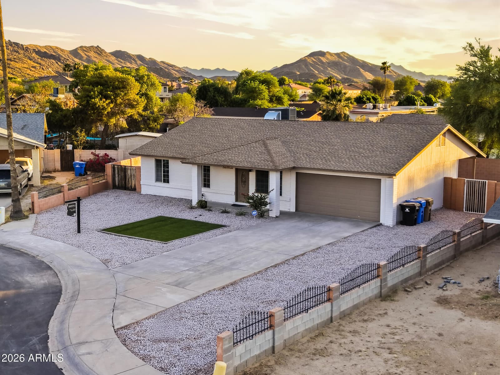 8628 S 14TH Place, Phoenix, AZ 85042 — photo 2 of 32