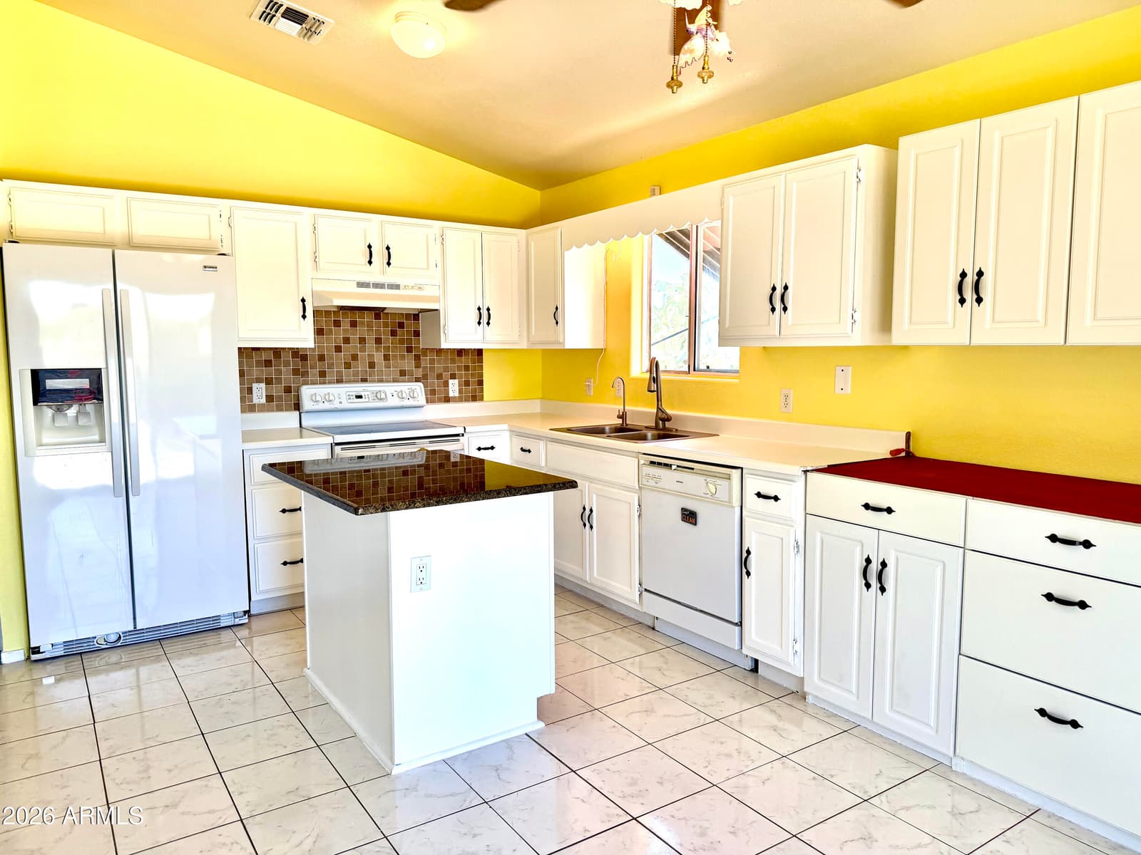 12600 W OBREGON Drive, Arizona City, AZ 85123 — photo 11 of 53