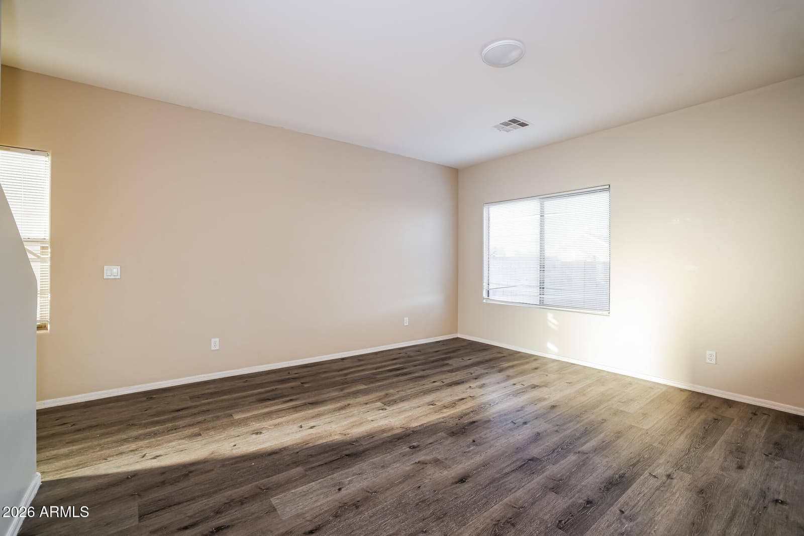 5015 S 6TH Way, Phoenix, AZ 85040 — photo 5 of 22