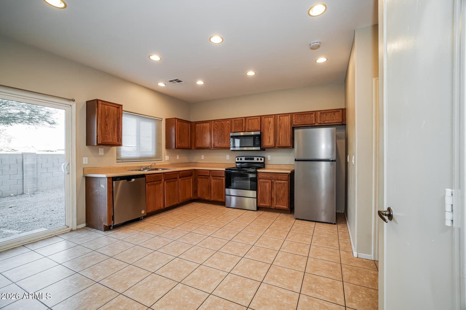 5015 S 6TH Way, Phoenix, AZ 85040 — photo 6 of 22