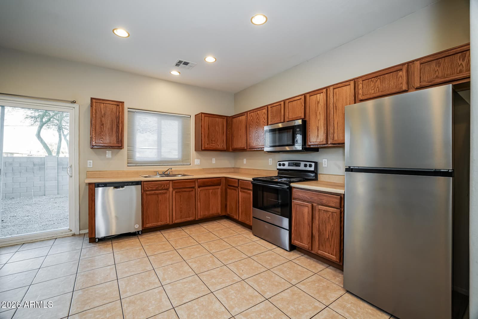 5015 S 6TH Way, Phoenix, AZ 85040 — photo 8 of 22