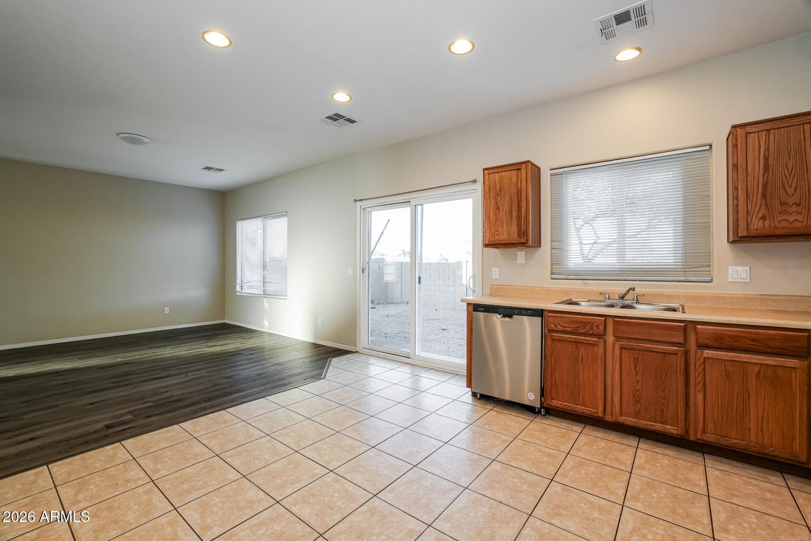 5015 S 6TH Way, Phoenix, AZ 85040 — photo 9 of 22