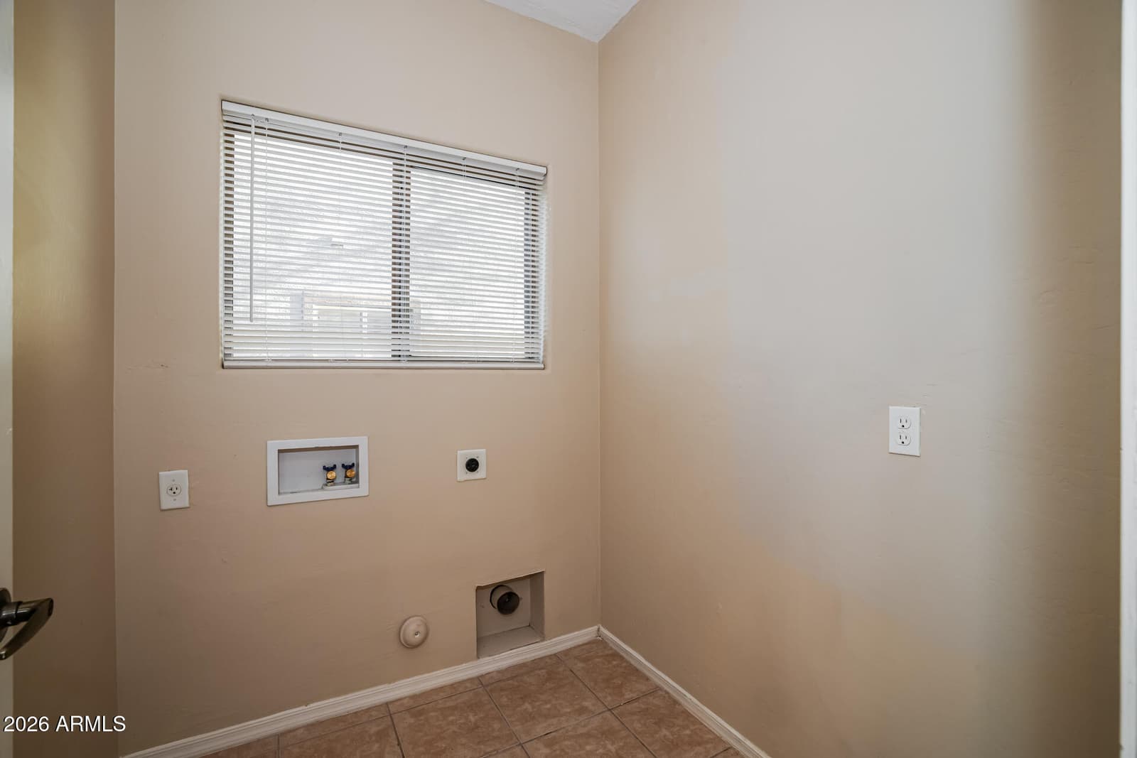 5015 S 6TH Way, Phoenix, AZ 85040 — photo 10 of 22