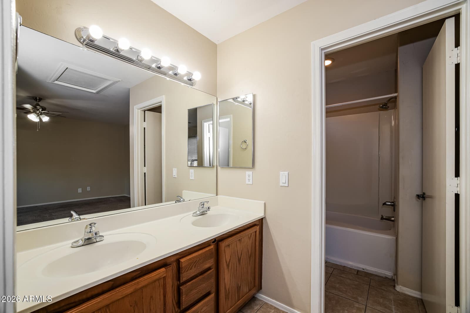 5015 S 6TH Way, Phoenix, AZ 85040 — photo 15 of 22