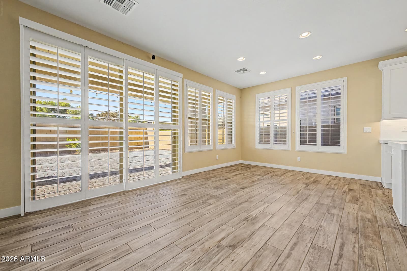 2144 E FLAMINGO Way E, Gilbert, AZ 85297 — photo 10 of 37