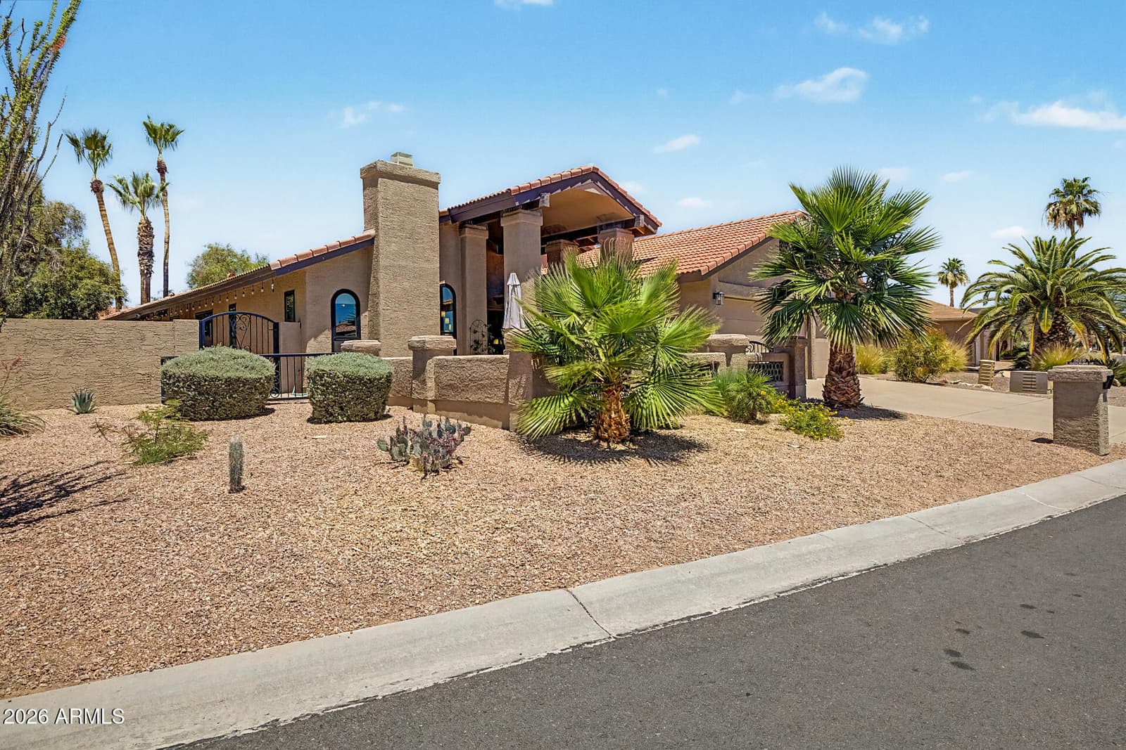 26218 S CLOVERLAND Drive, Sun Lakes, AZ 85248 — photo 5 of 71