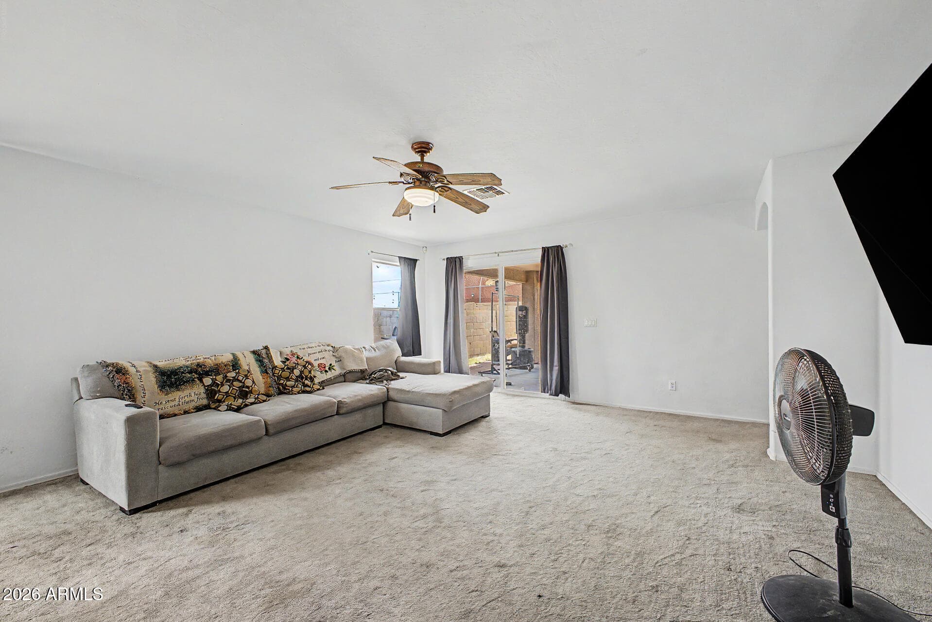 6637 S 18TH Drive, Phoenix, AZ 85041 — photo 7 of 29