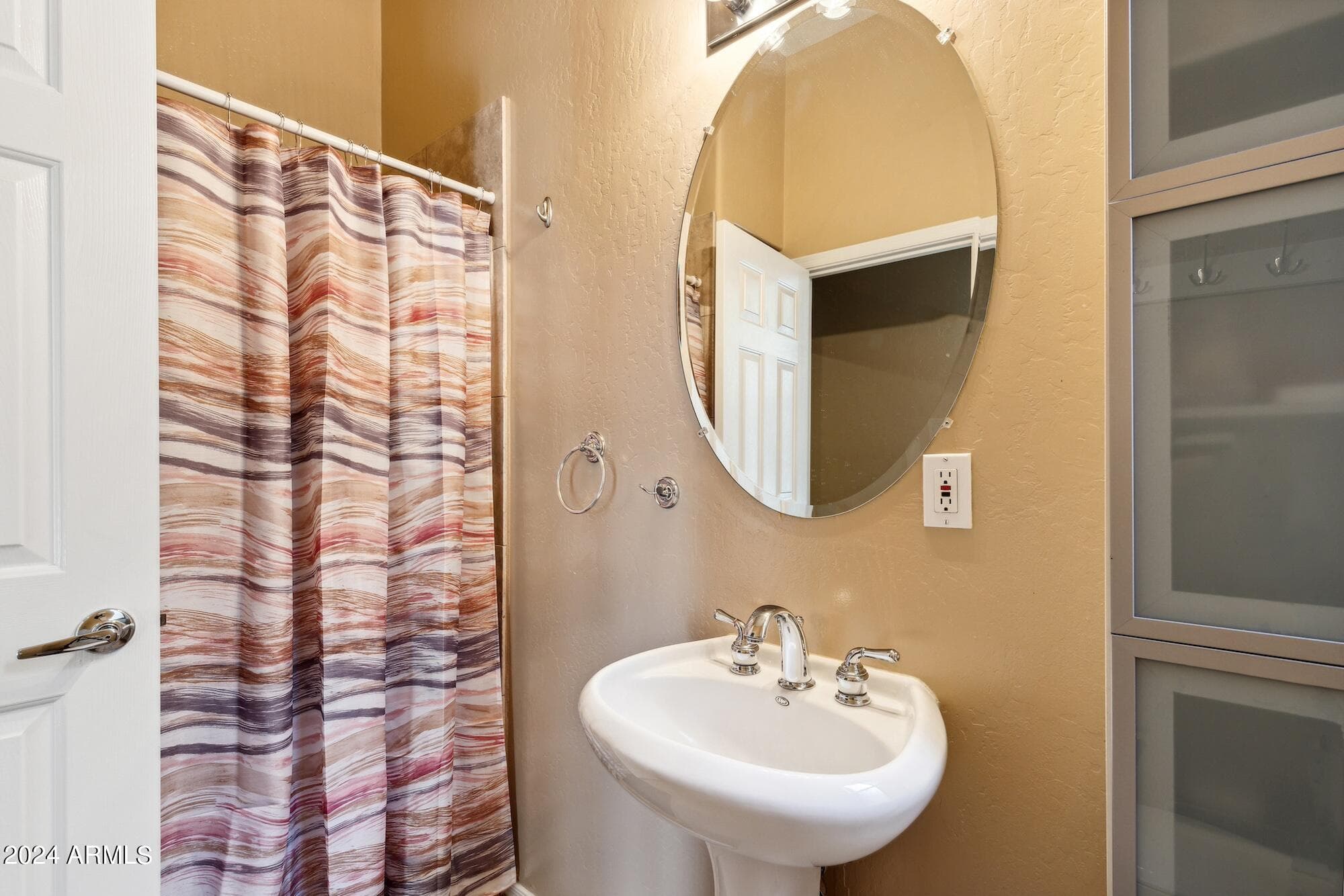 1438 W CORAL REEF Drive, Gilbert, AZ 85233 — photo 10 of 47