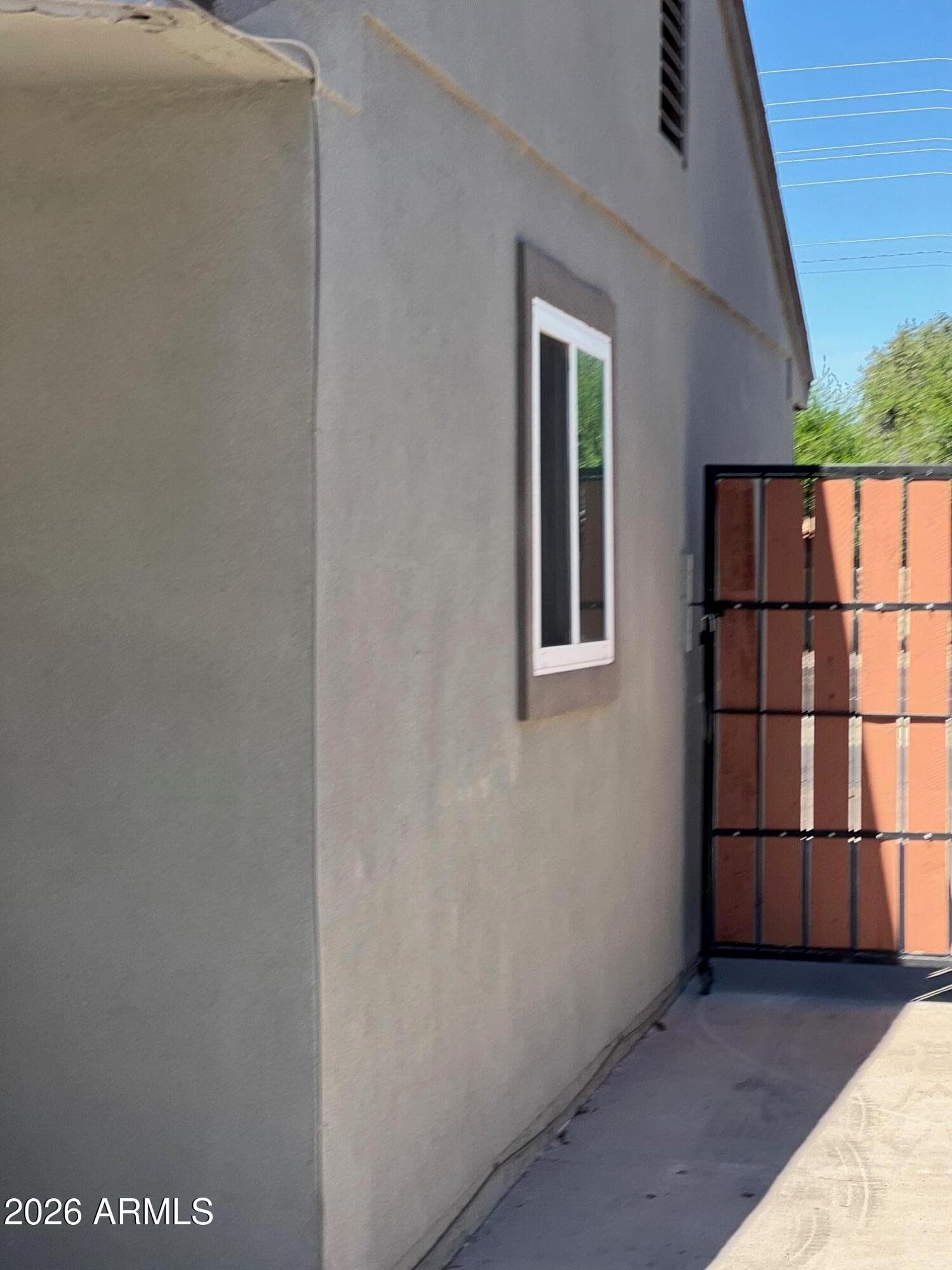 6831 W CAMELBACK Road, Phoenix, AZ 85033 — photo 4 of 28