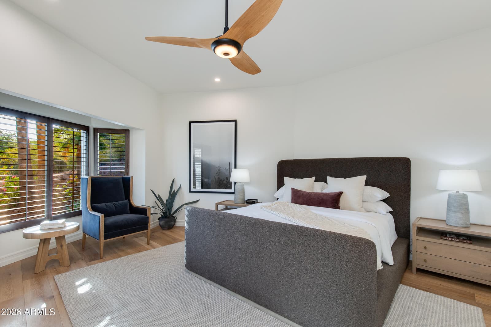 5654 E Mesquite Lane, Phoenix, AZ 85018 — photo 13 of 32