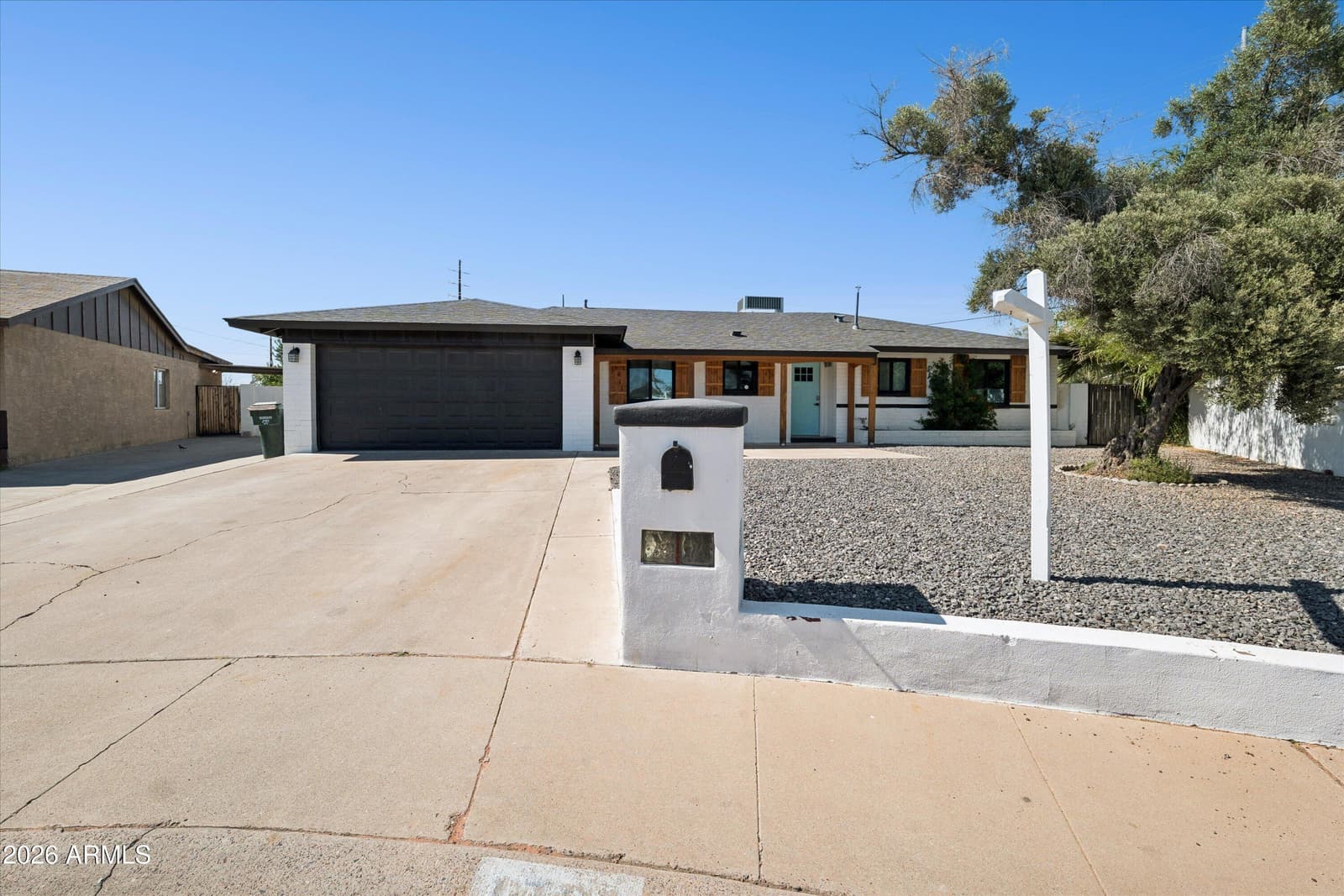 1720 W SUNNYSLOPE Lane, Phoenix, AZ 85021 — photo 7 of 54