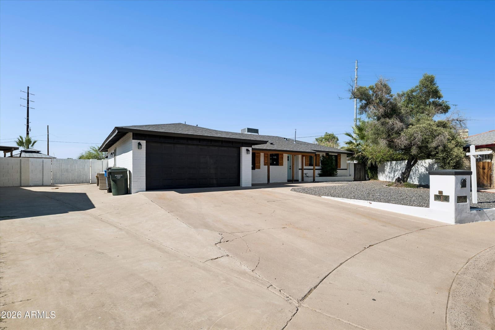 1720 W SUNNYSLOPE Lane, Phoenix, AZ 85021 — photo 8 of 54