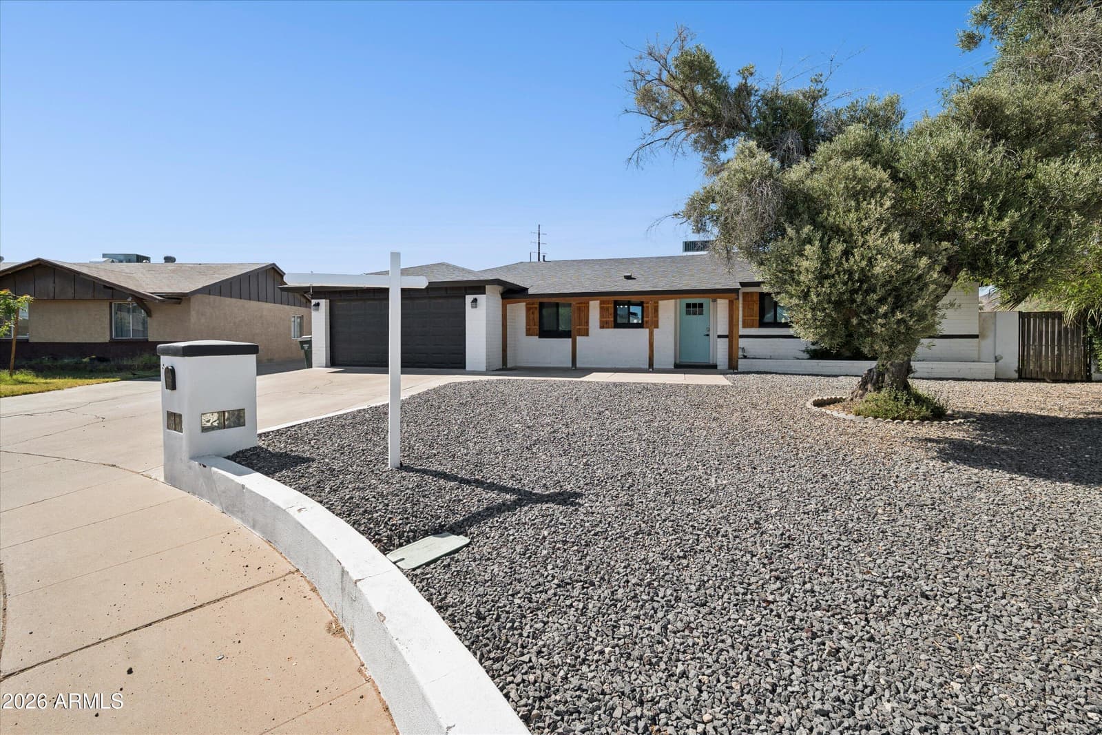1720 W SUNNYSLOPE Lane, Phoenix, AZ 85021 — photo 9 of 54