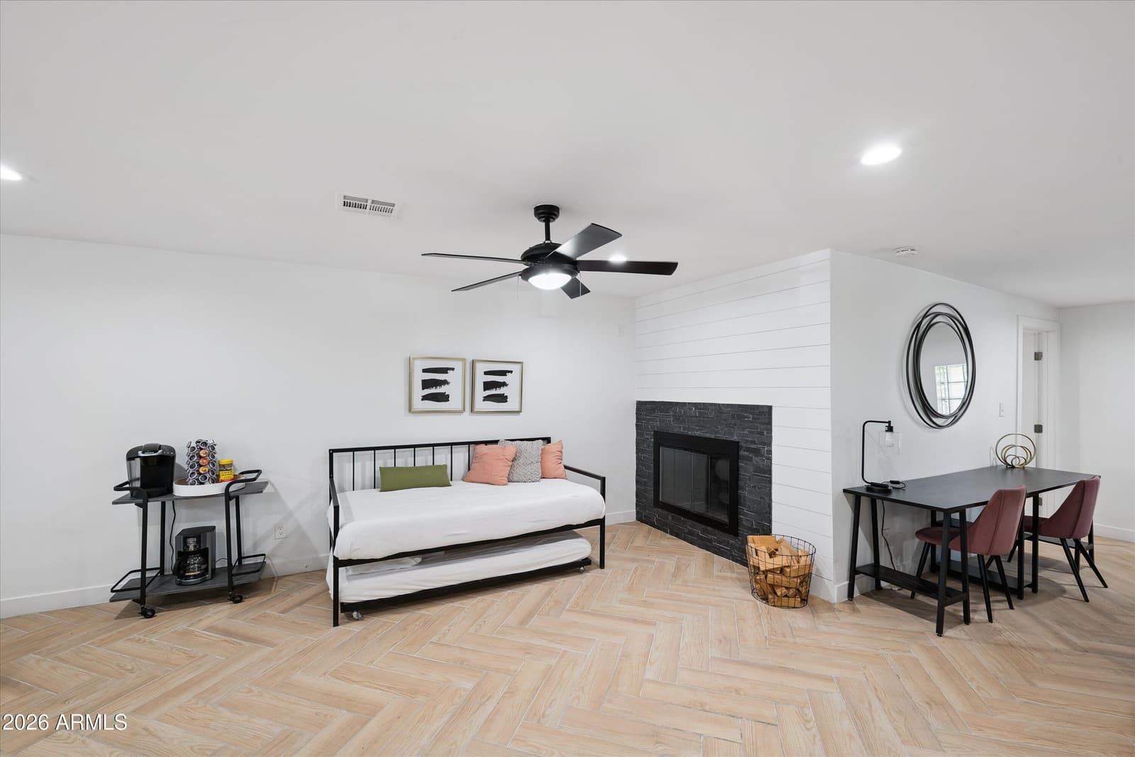 1720 W SUNNYSLOPE Lane, Phoenix, AZ 85021 — photo 18 of 54