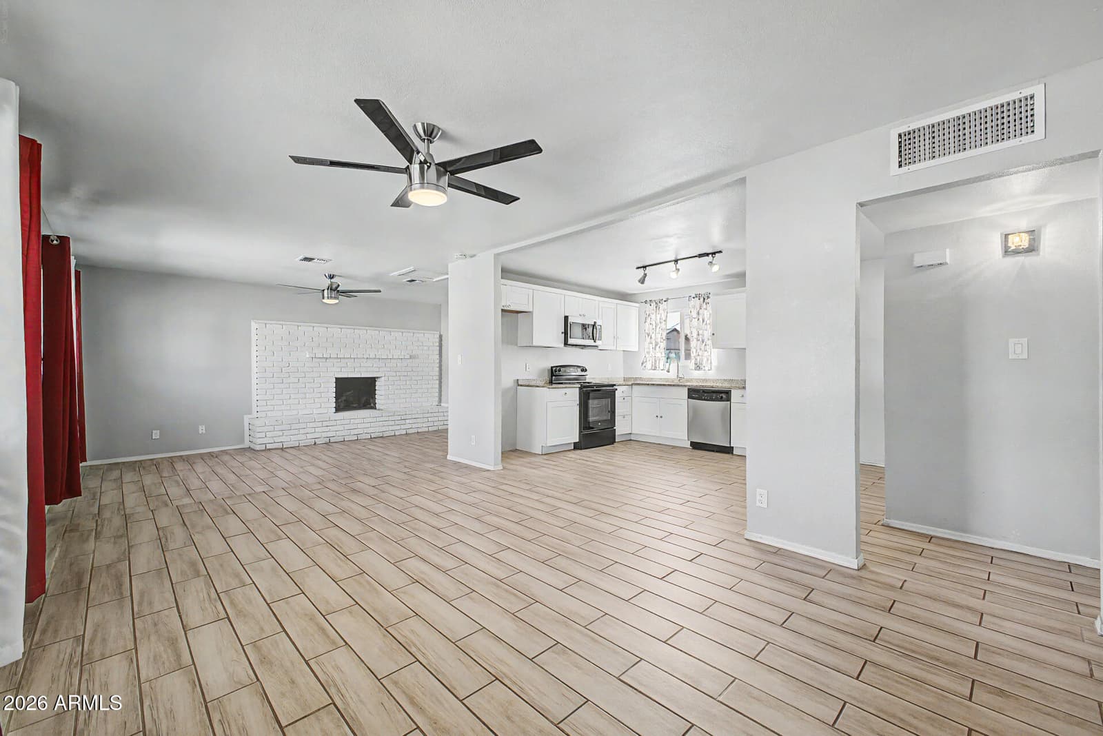 13212 N 31ST Avenue, Phoenix, AZ 85029 — photo 4 of 14