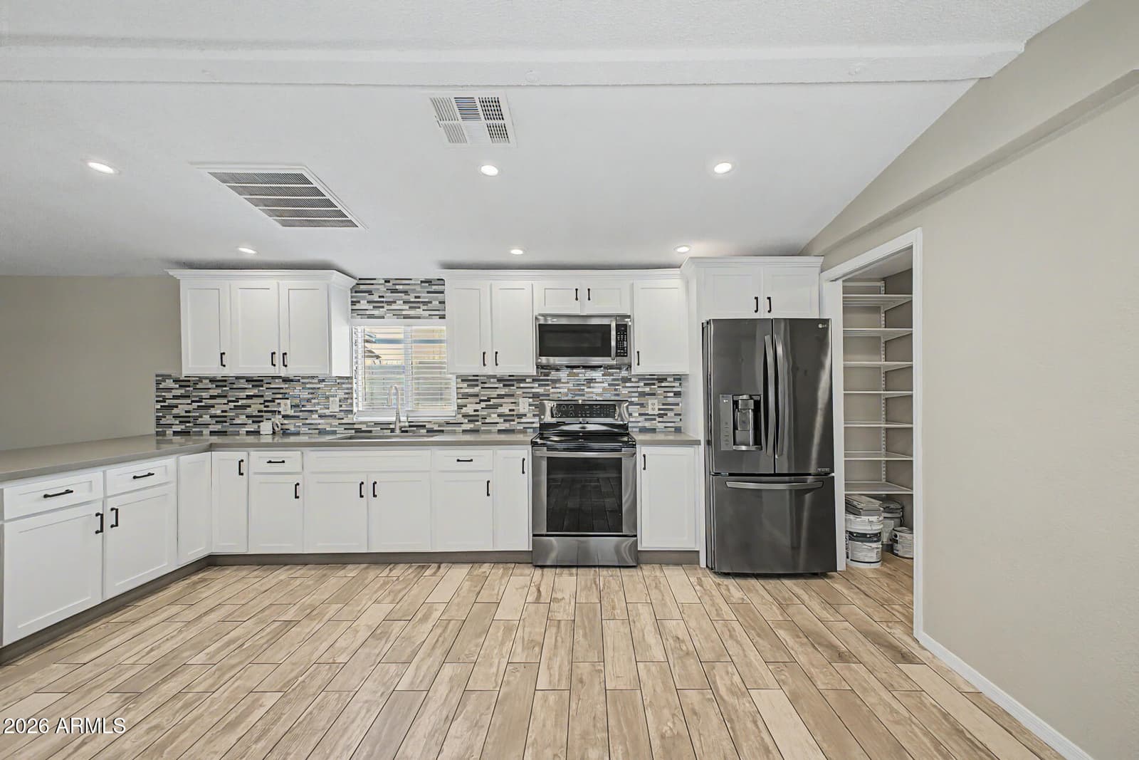 1221 N DYSART Road 27, Avondale, AZ 85323 — photo 10 of 28
