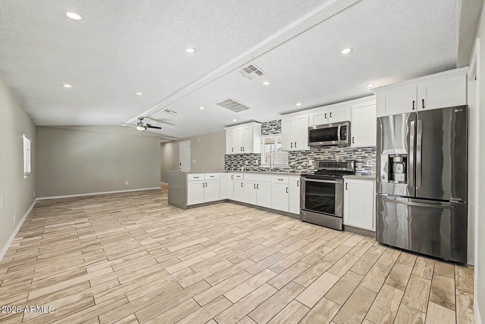 1221 N DYSART Road 27, Avondale, AZ 85323 — photo 11 of 28