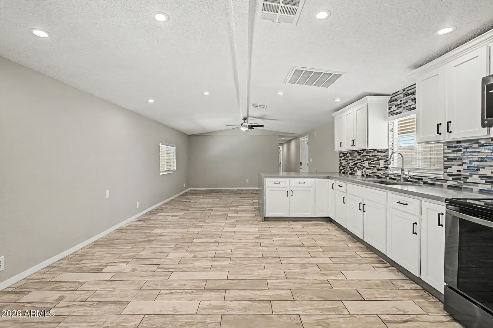1221 N DYSART Road 27, Avondale, AZ 85323 — photo 12 of 28
