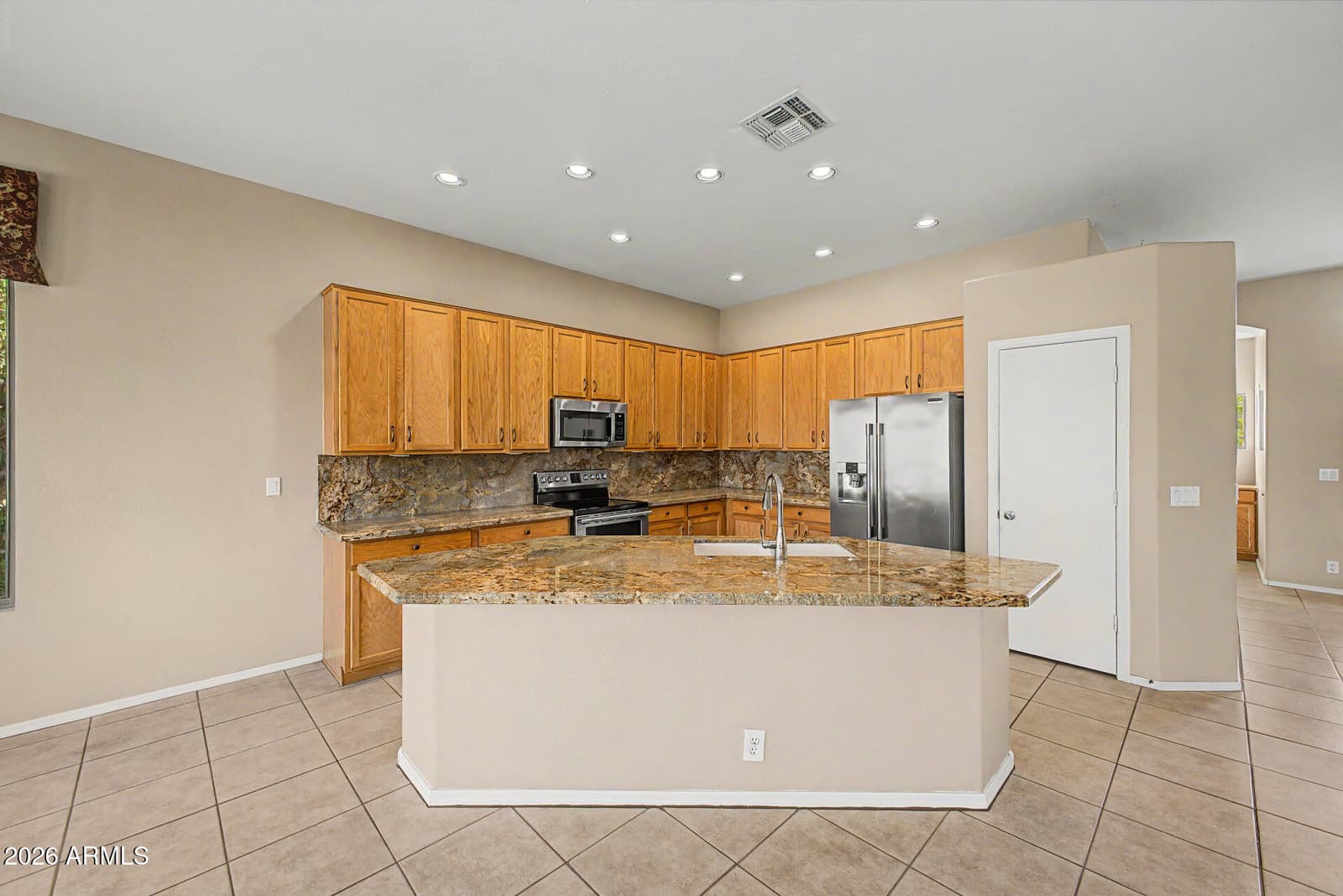 7990 W YUKON Drive, Peoria, AZ 85382 — photo 10 of 33