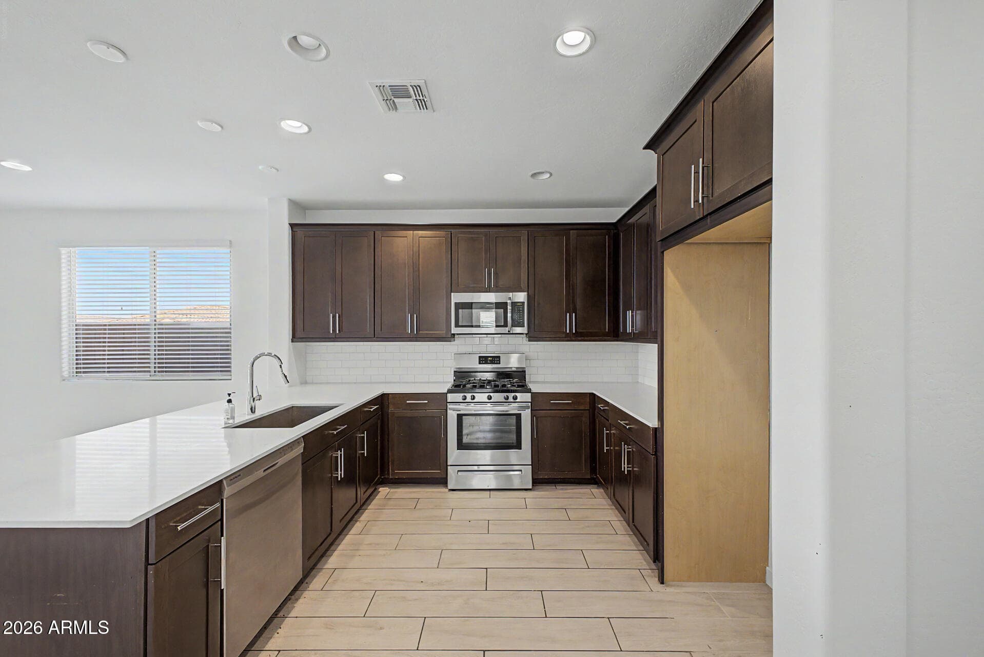 1632 W PIEDMONT Road, Phoenix, AZ 85041 — photo 9 of 36
