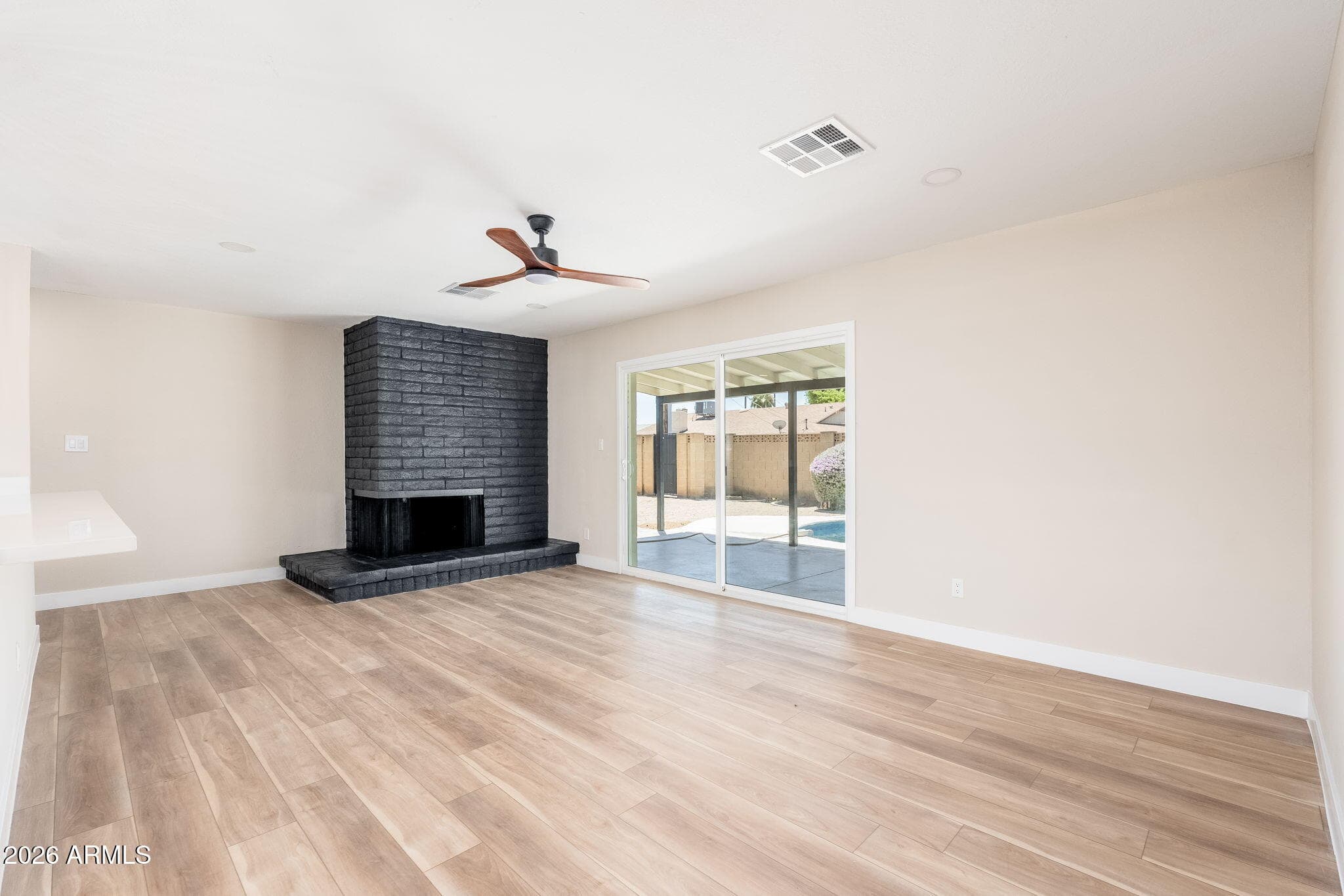 4201 W LUKE Avenue, Phoenix, AZ 85019 — photo 10 of 34