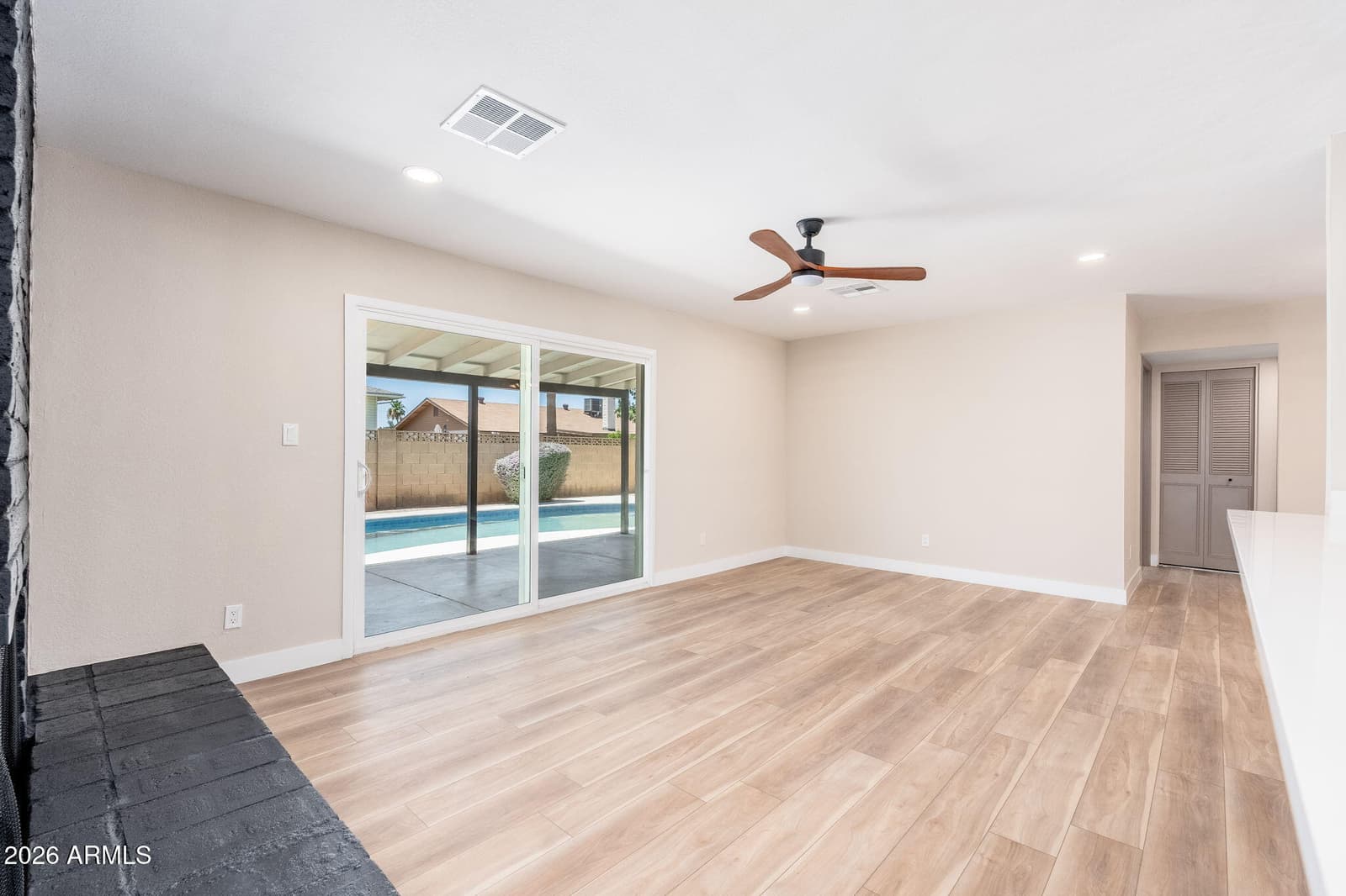 4201 W LUKE Avenue, Phoenix, AZ 85019 — photo 11 of 34