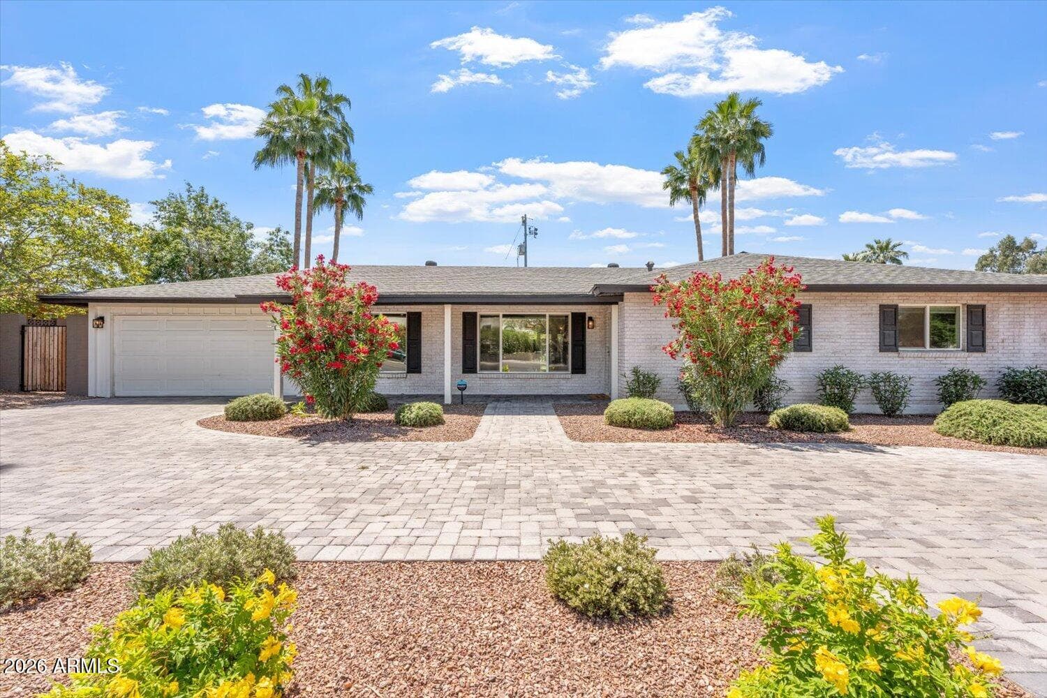 735 E NORTHERN Avenue, Phoenix, AZ 85020 — photo 1 of 41