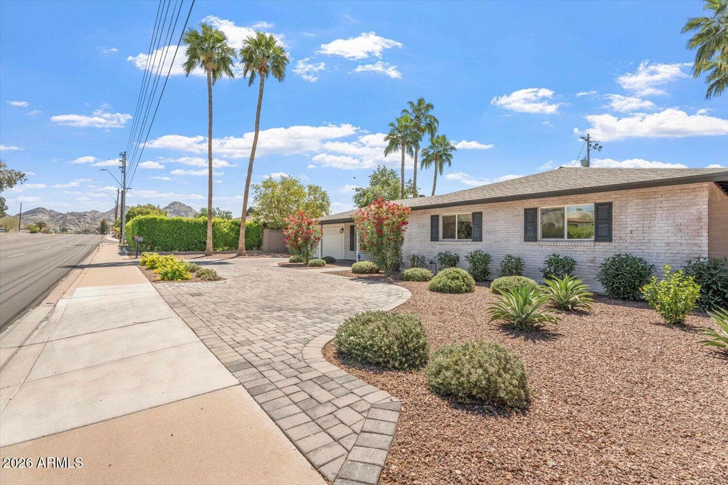735 E NORTHERN Avenue, Phoenix, AZ 85020 — photo 2 of 41