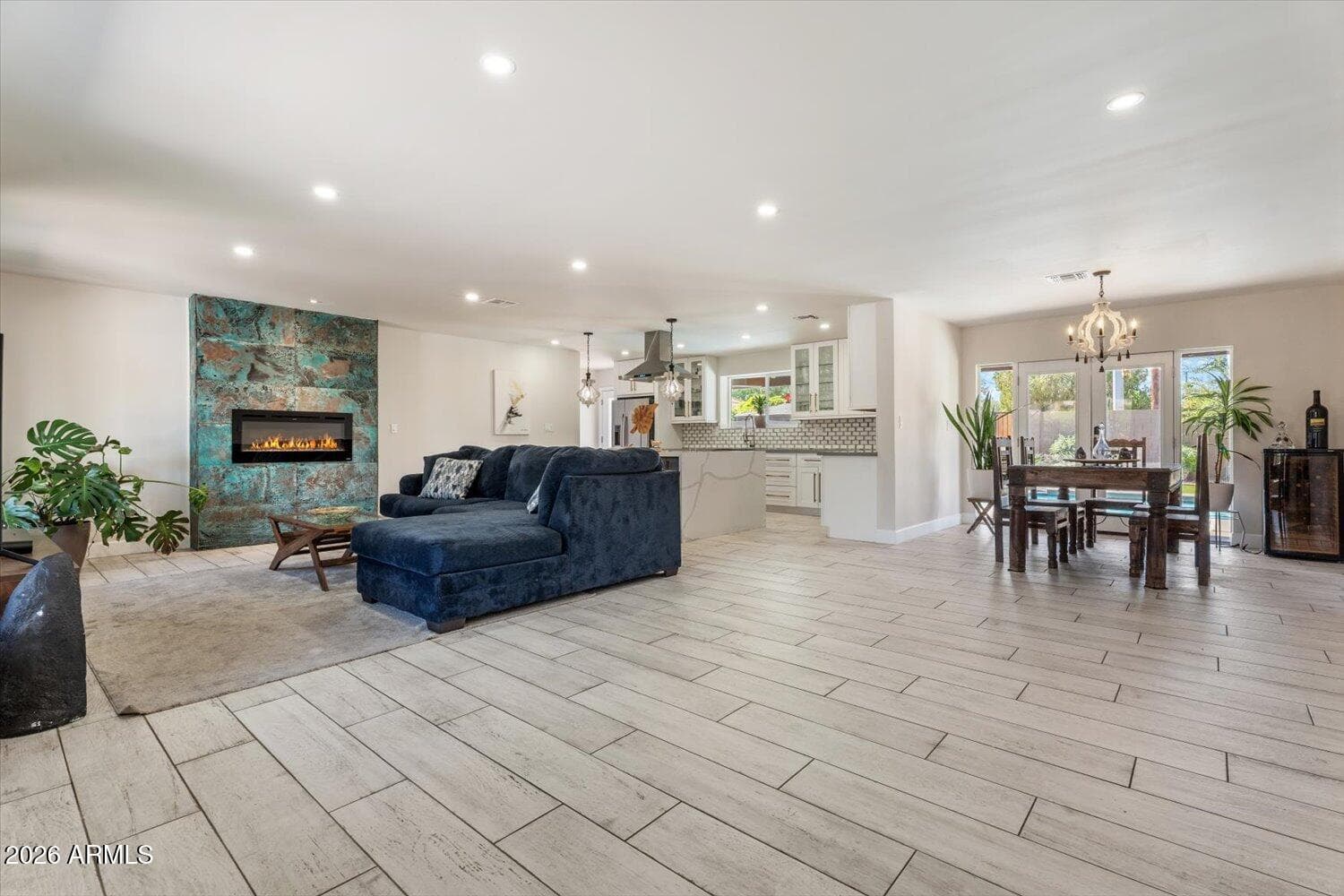 735 E NORTHERN Avenue, Phoenix, AZ 85020 — photo 4 of 41