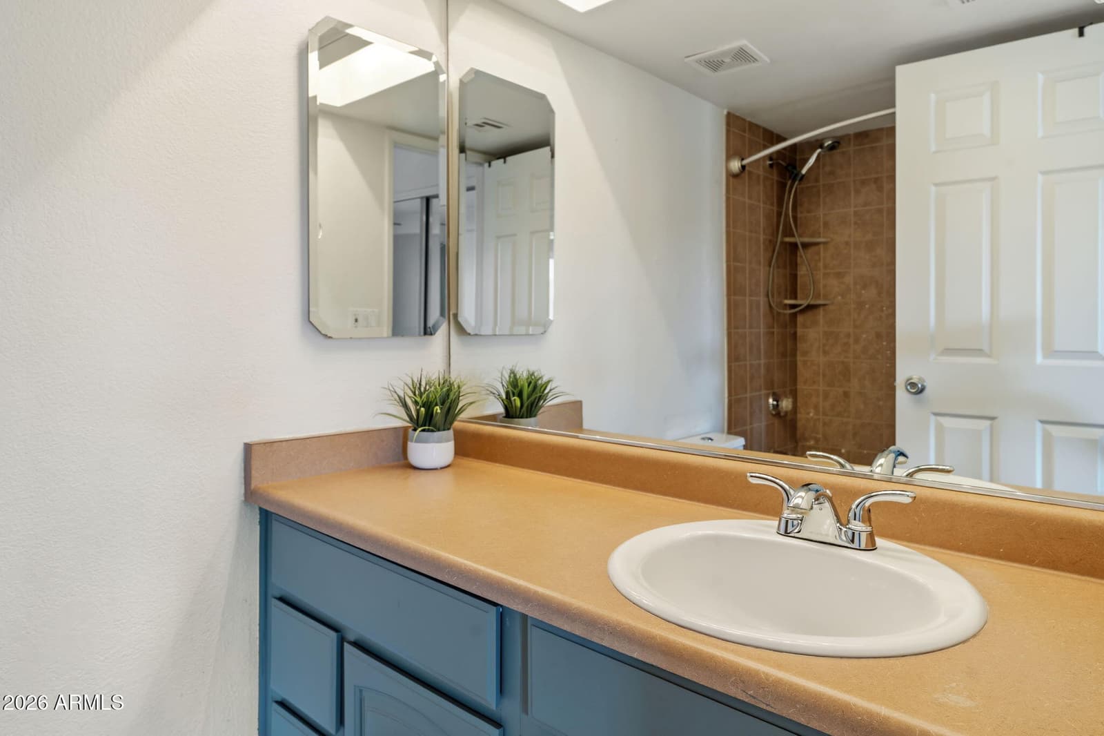 3601 W TIERRA BUENA Lane 241, Phoenix, AZ 85053 — photo 15 of 24