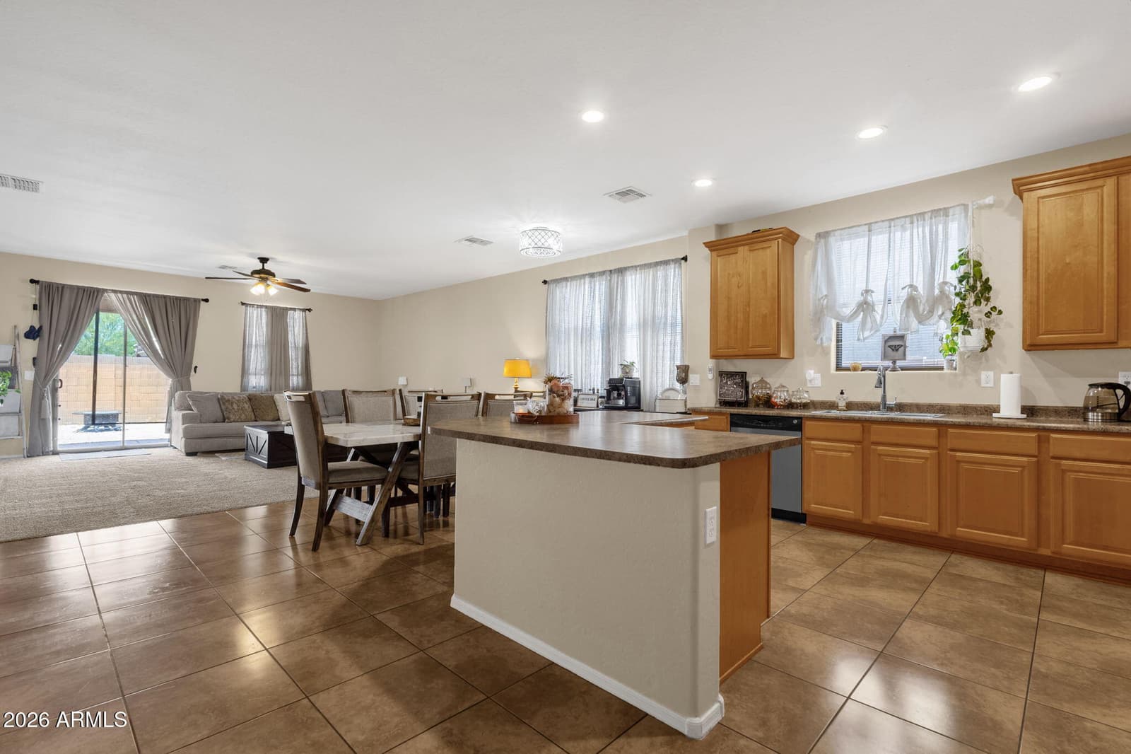 3422 W LEODRA Lane, Phoenix, AZ 85041 — photo 4 of 36