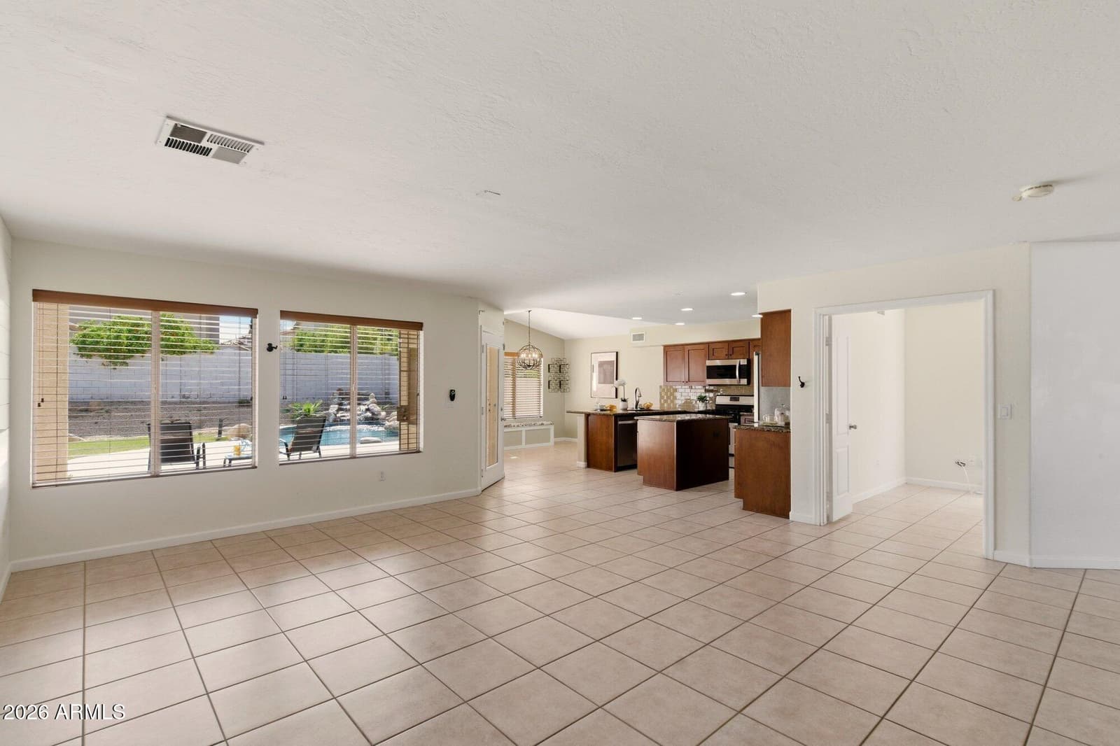 1723 E Blackhawk Drive E, Phoenix, AZ 85024 — photo 4 of 33