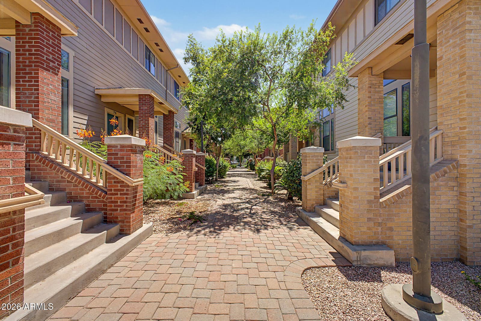 712 S BECK Avenue, Tempe, AZ 85281 — photo 3 of 32