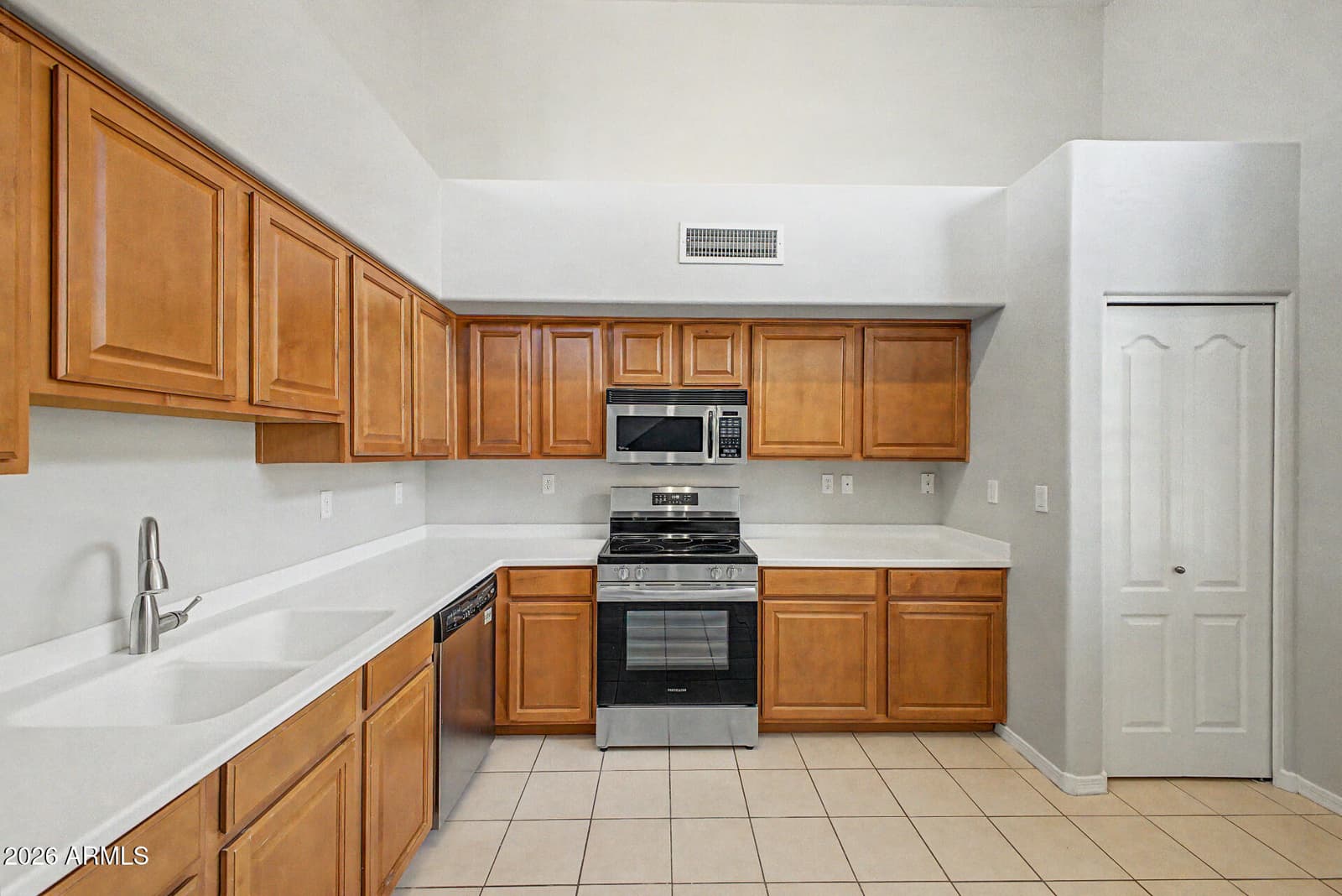 712 S BECK Avenue, Tempe, AZ 85281 — photo 10 of 32