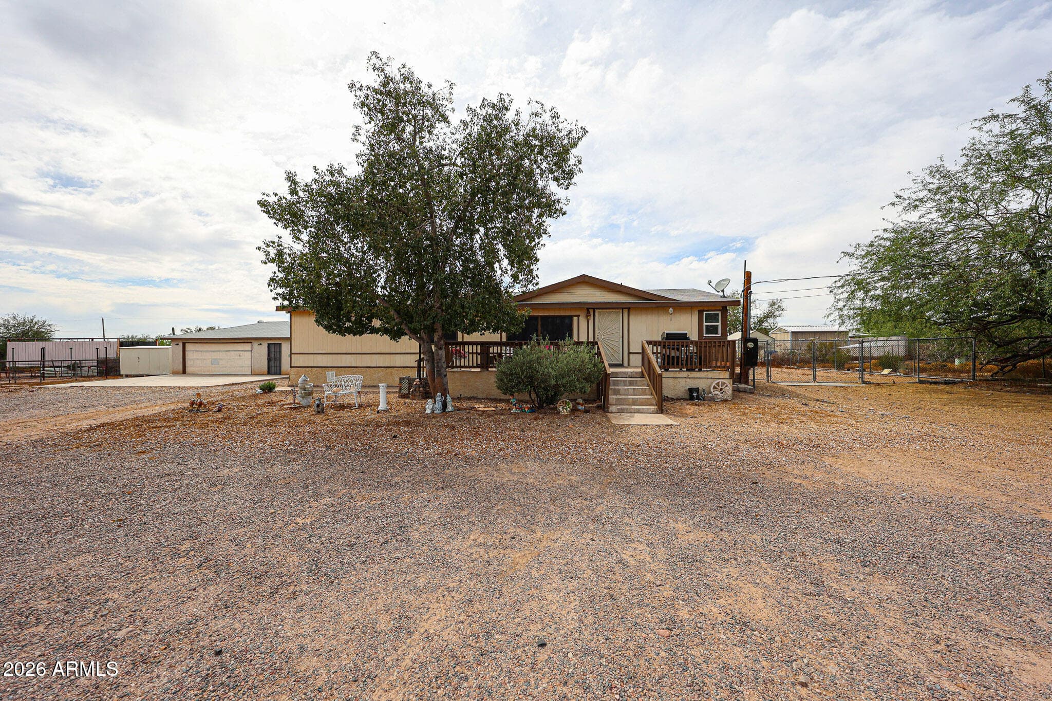880 E 4TH Avenue, Apache Junction, AZ 85119 — photo 1 of 64