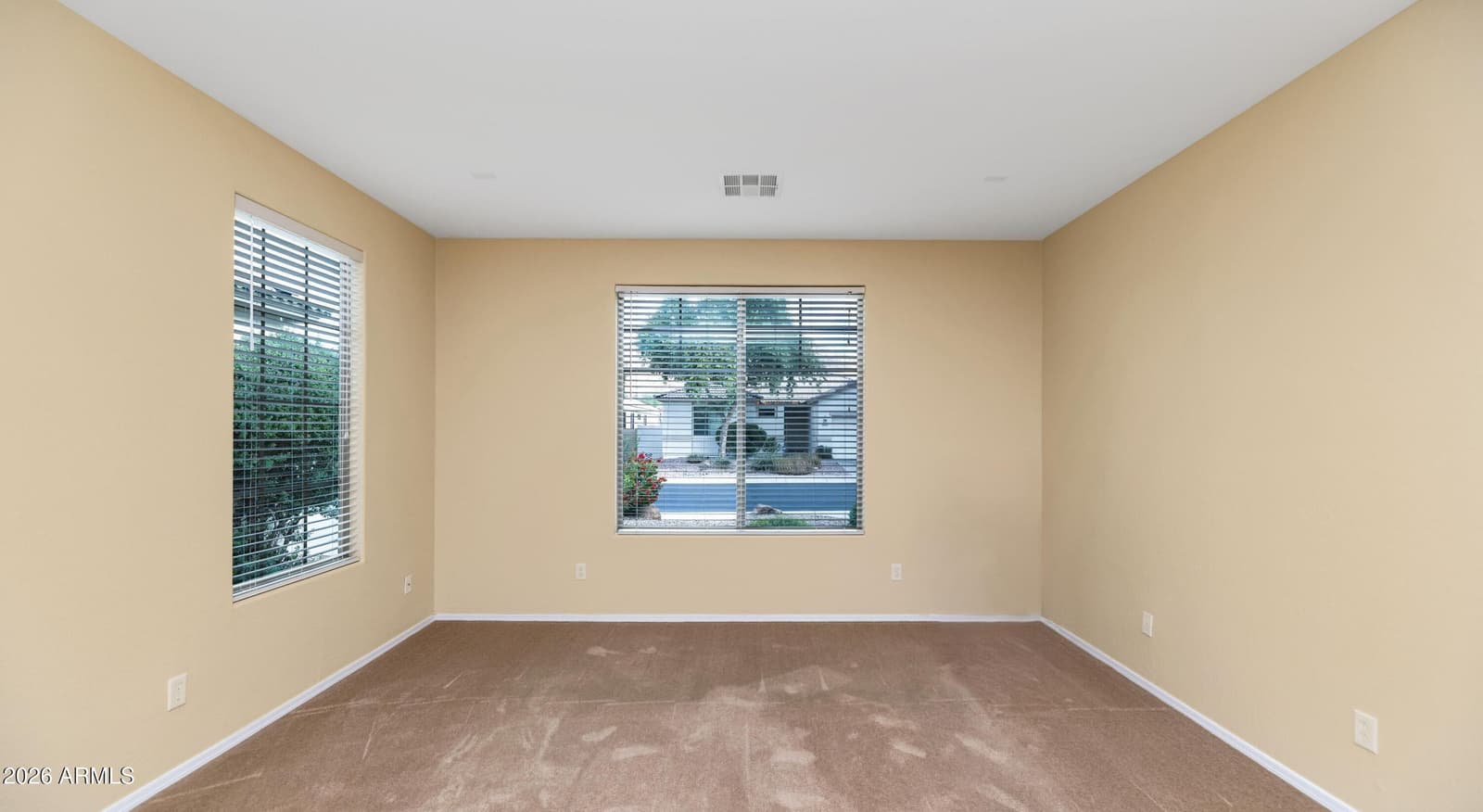 6013 W PARK VIEW Lane, Glendale, AZ 85310 — photo 3 of 19