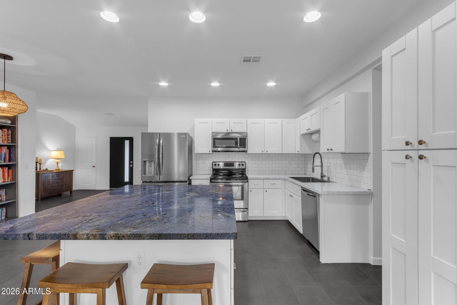4126 N 44TH Place, Phoenix, AZ 85018 — photo 7 of 36