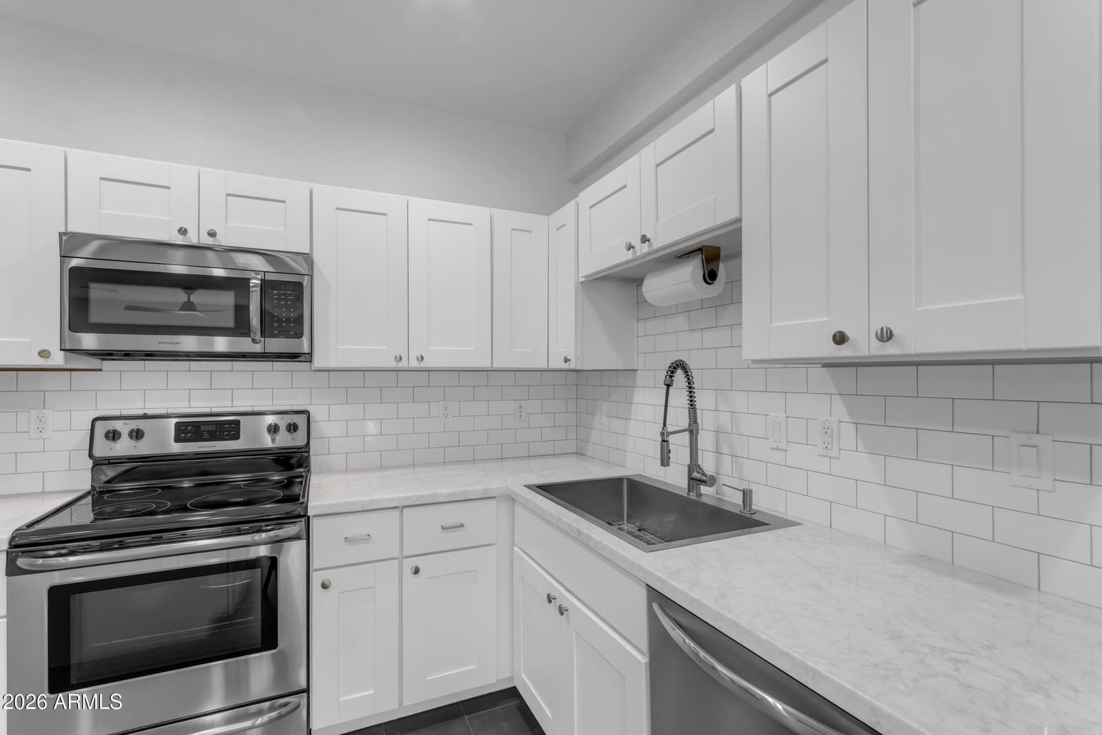 4126 N 44TH Place, Phoenix, AZ 85018 — photo 8 of 36