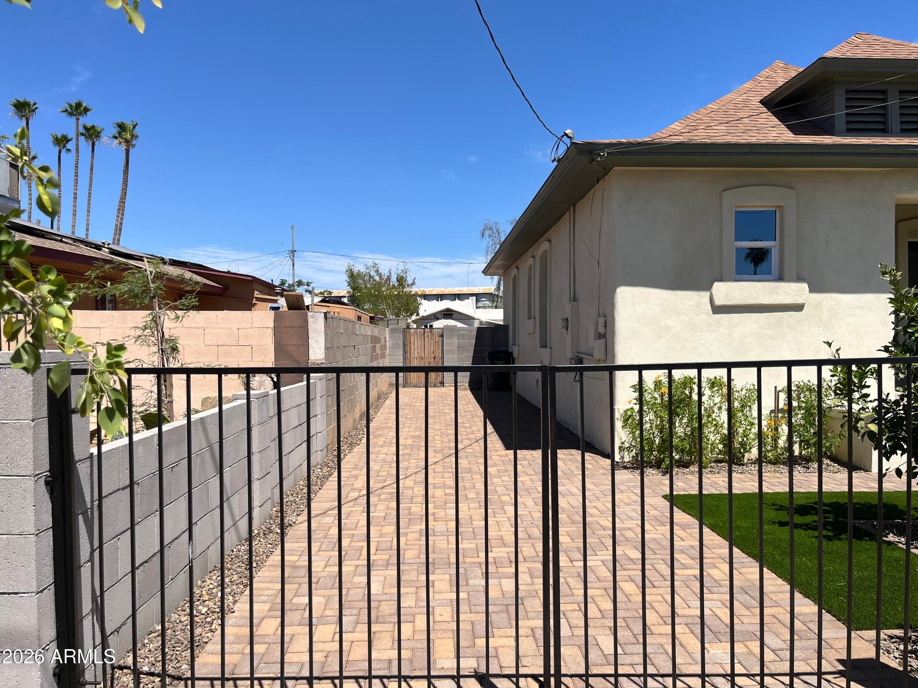 317 N 20TH Avenue, Phoenix, AZ 85009 — photo 6 of 37